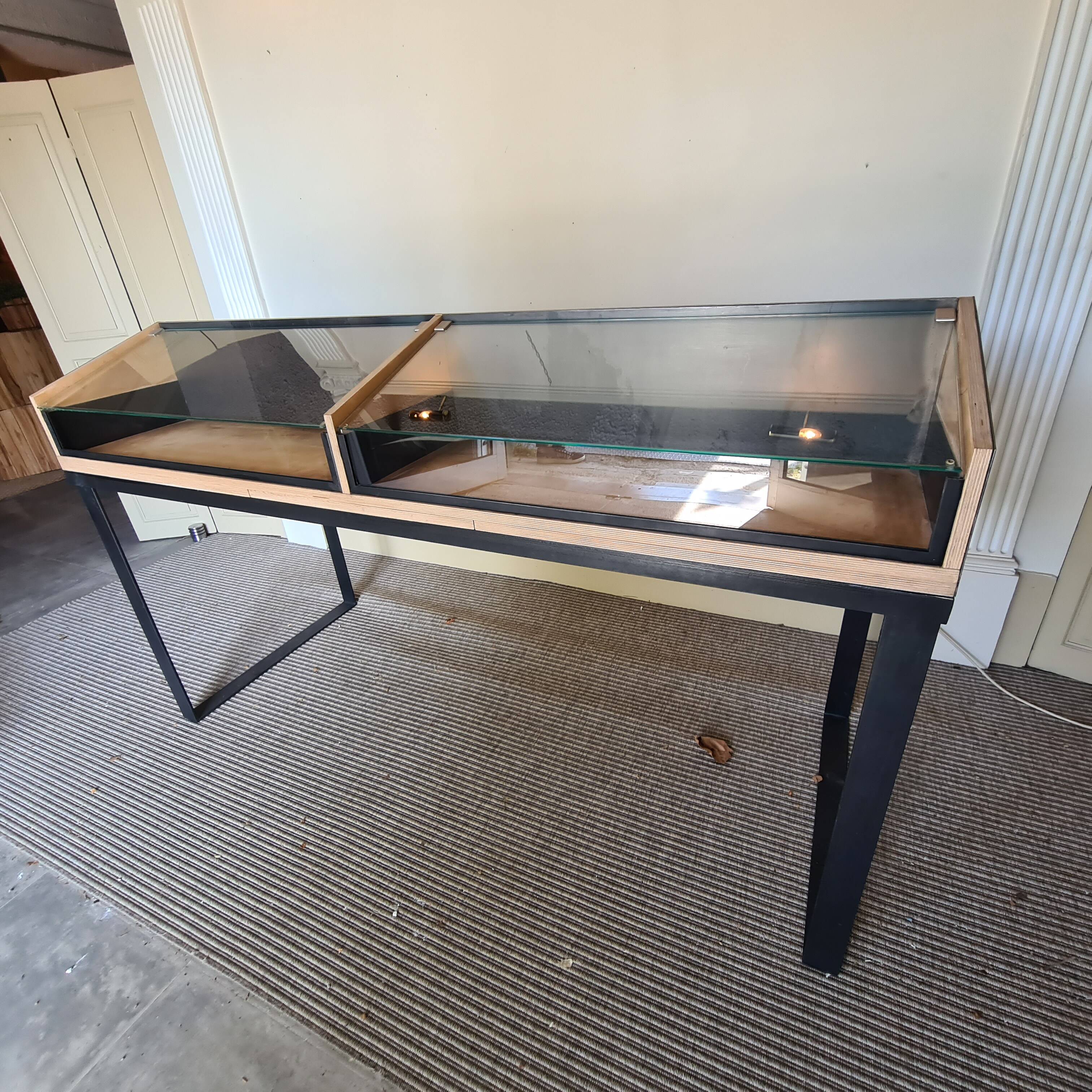 Double shop window 180 x 71 x 107 cm