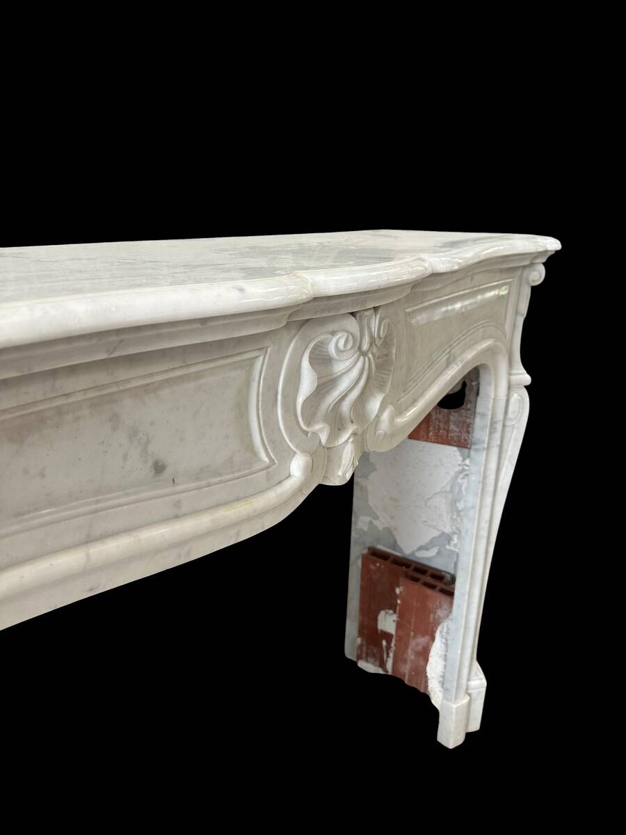 Louis XV marble fireplace, 19th century.
