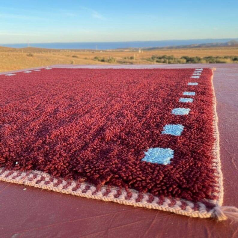 Large traditional handwoven Berber rug in wool, size 300x400 cm.