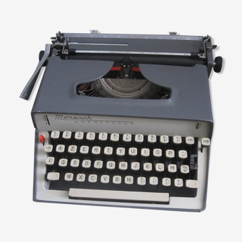 typewriter Remington Monarch