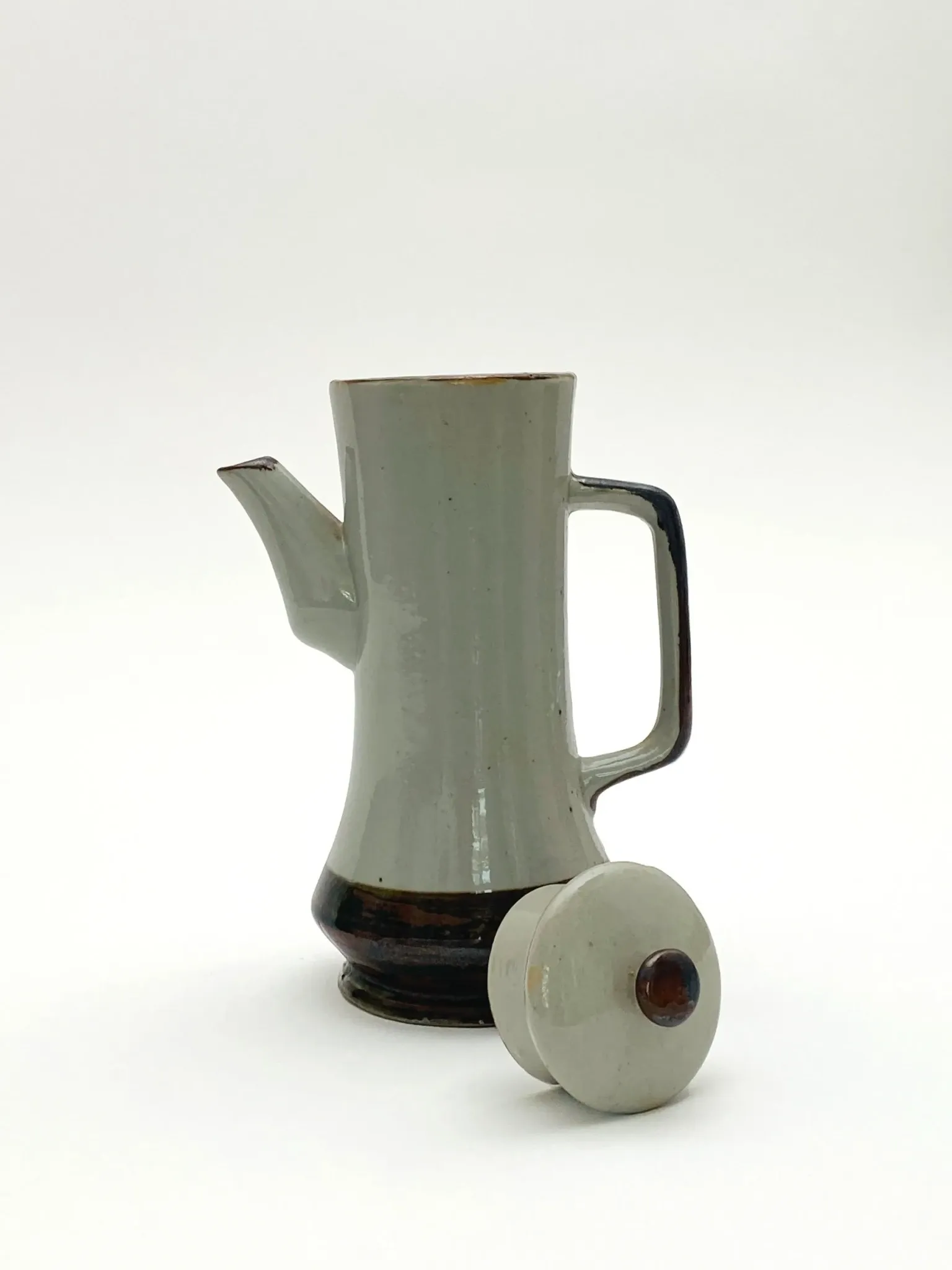 Cafetière en grès émaillé bicolore