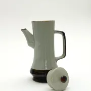 Cafetière en grès émaillé bicolore