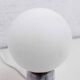 Lampe à poser en marbre et verre opalin