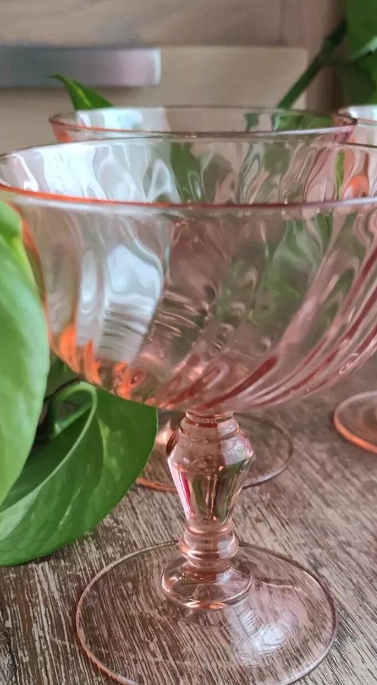 Ensemble de six verres, coupes à pieds rosaline d'arcoroc luminarc