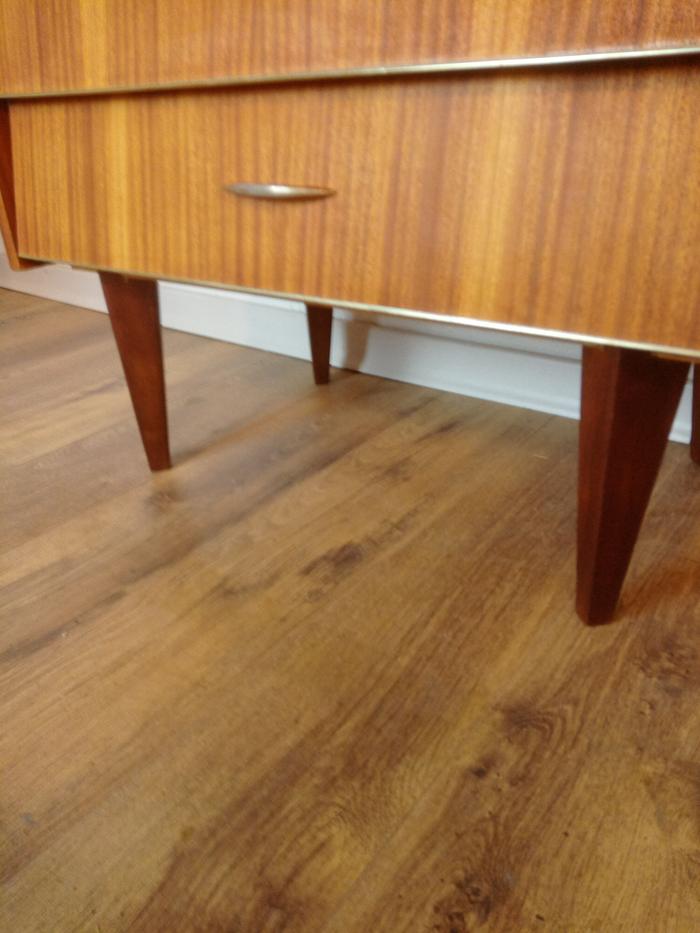 Scandinavian secretary