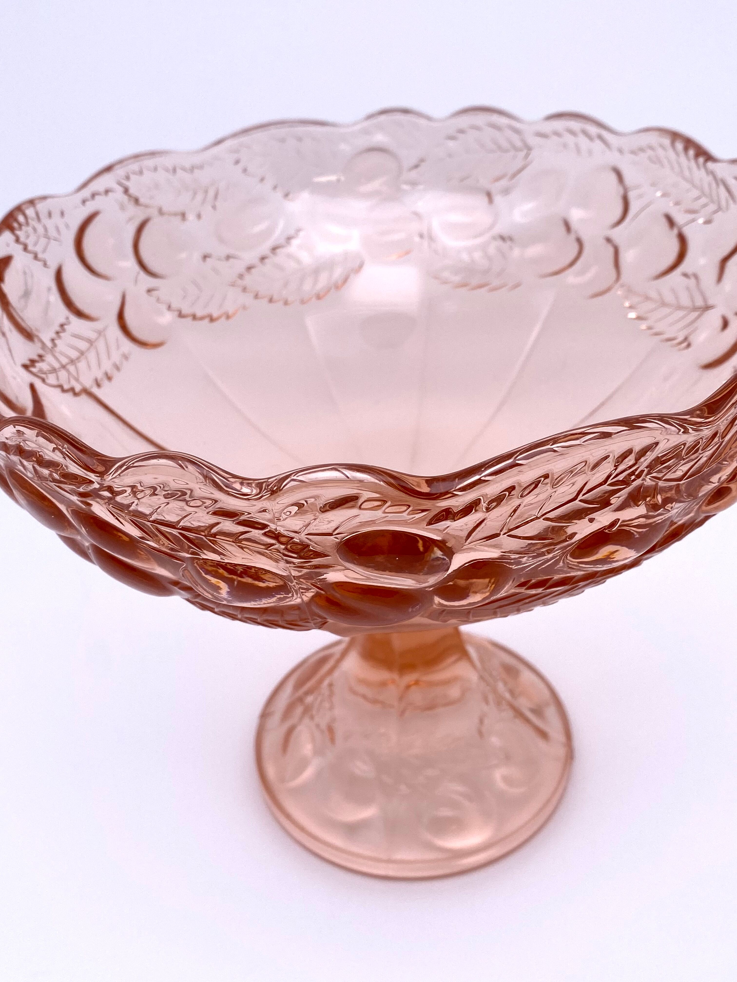 Cup mounted on foot patterns fruit glass pink