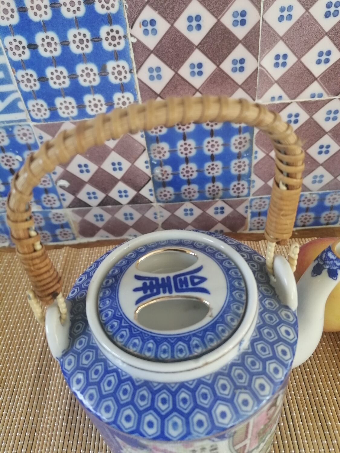 Japanese teapot "Geishas"