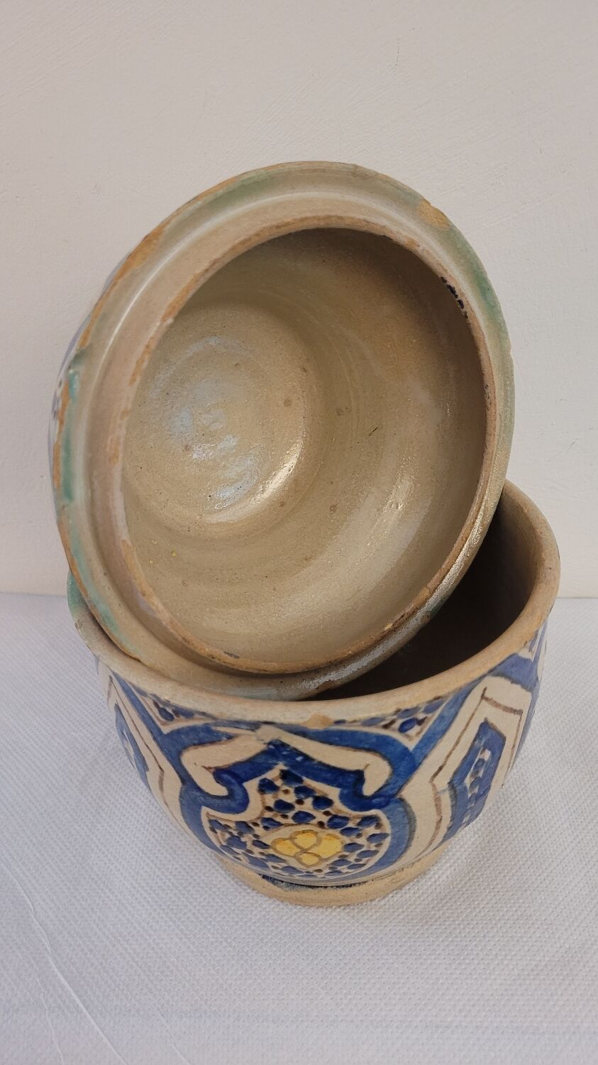 Pot in painted earth