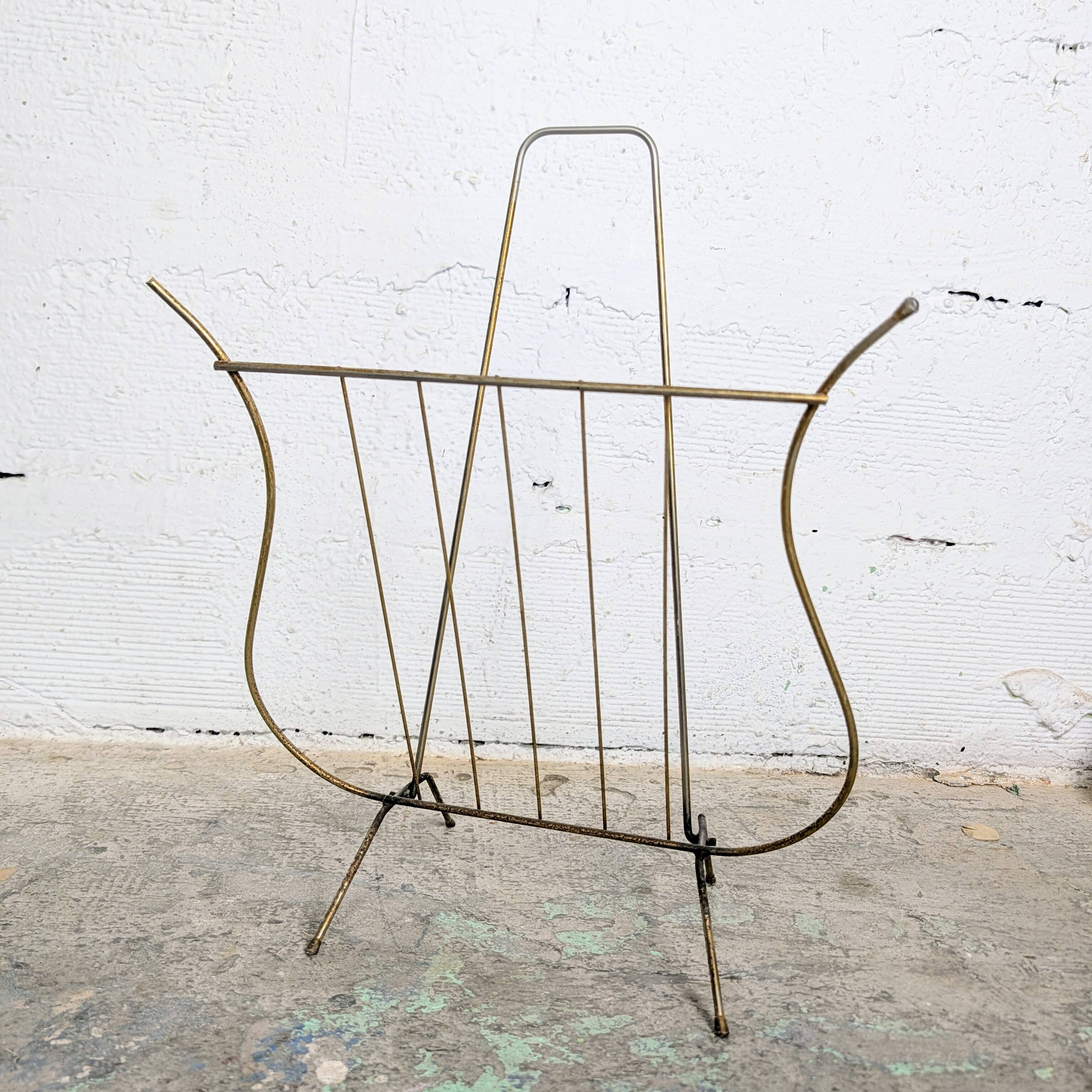 Porte-revues lyre en métal doré années 50