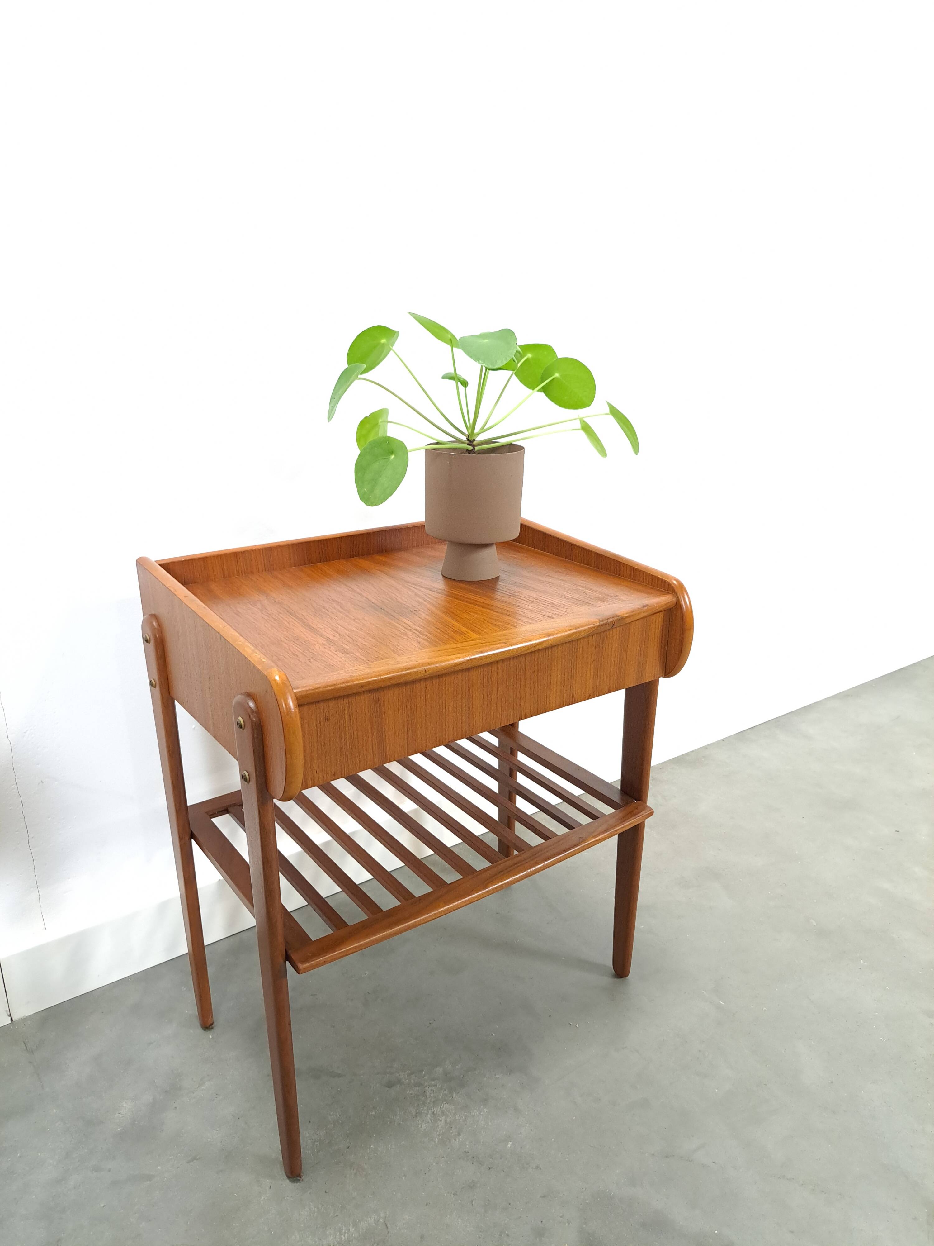 Teak fineer nachtkastjes set met lade uit Zweden