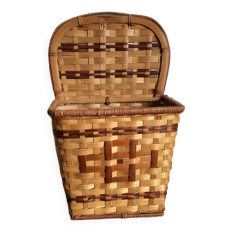 Wall basket