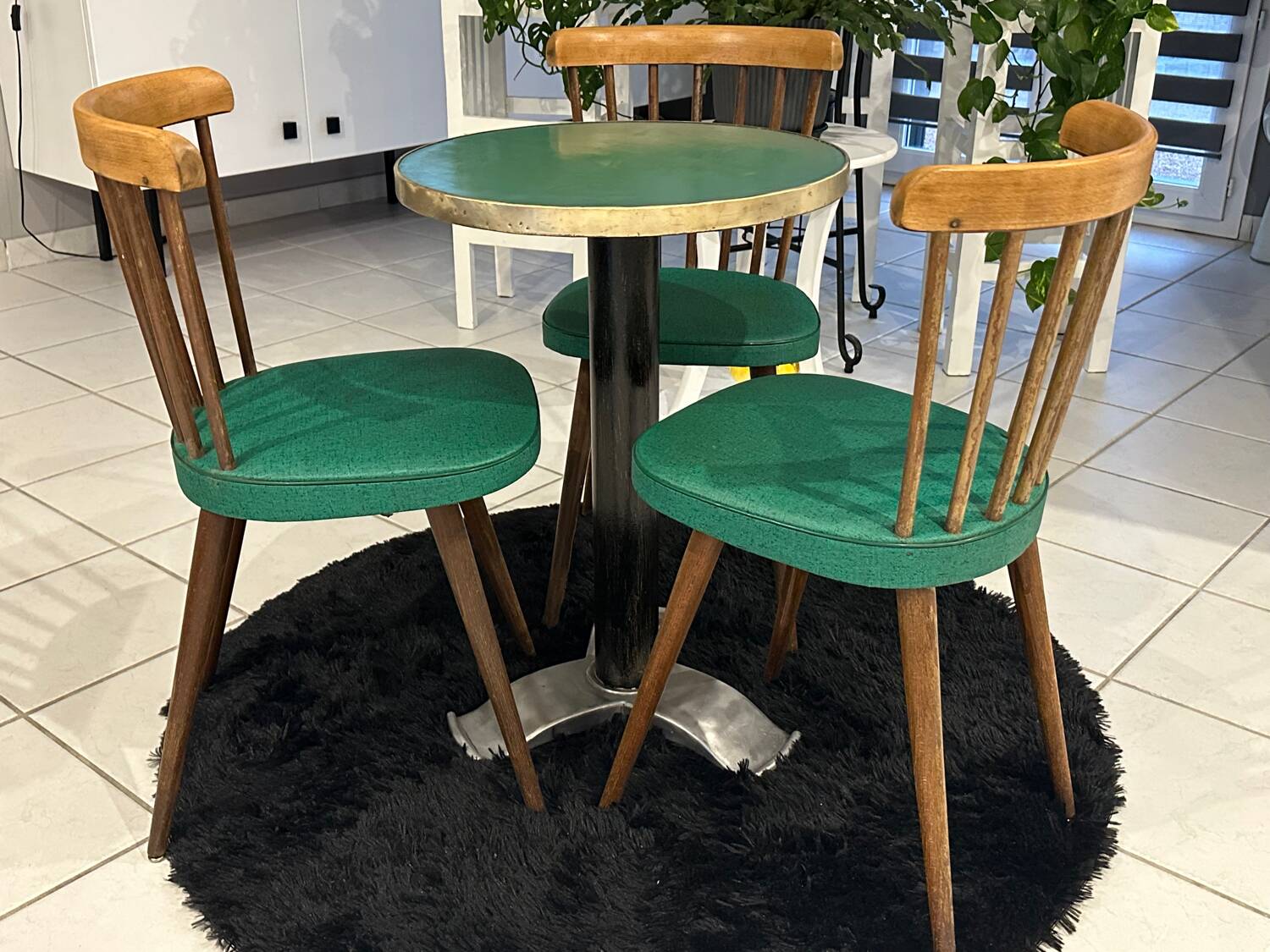 Set of pedestal table and 3 vintage bistro chairs from the 1960s