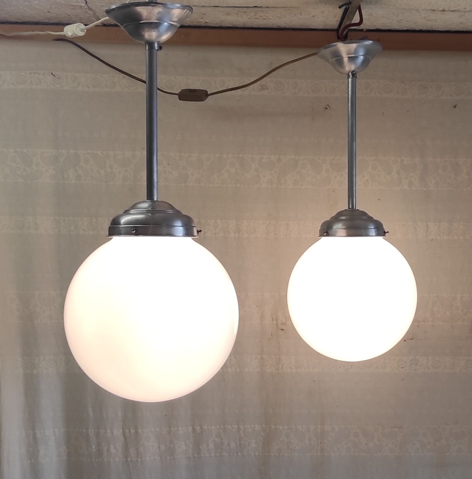 Suspension style Bauhaus globe en opaline XL, mid. XXeme