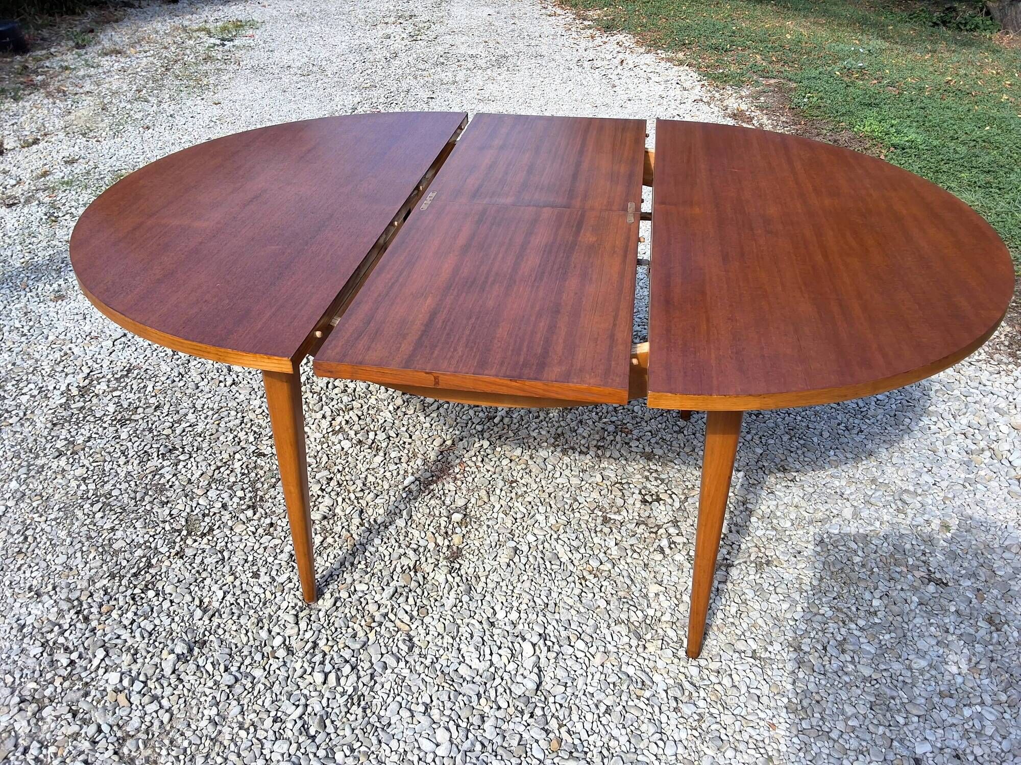 Scandinavian table style