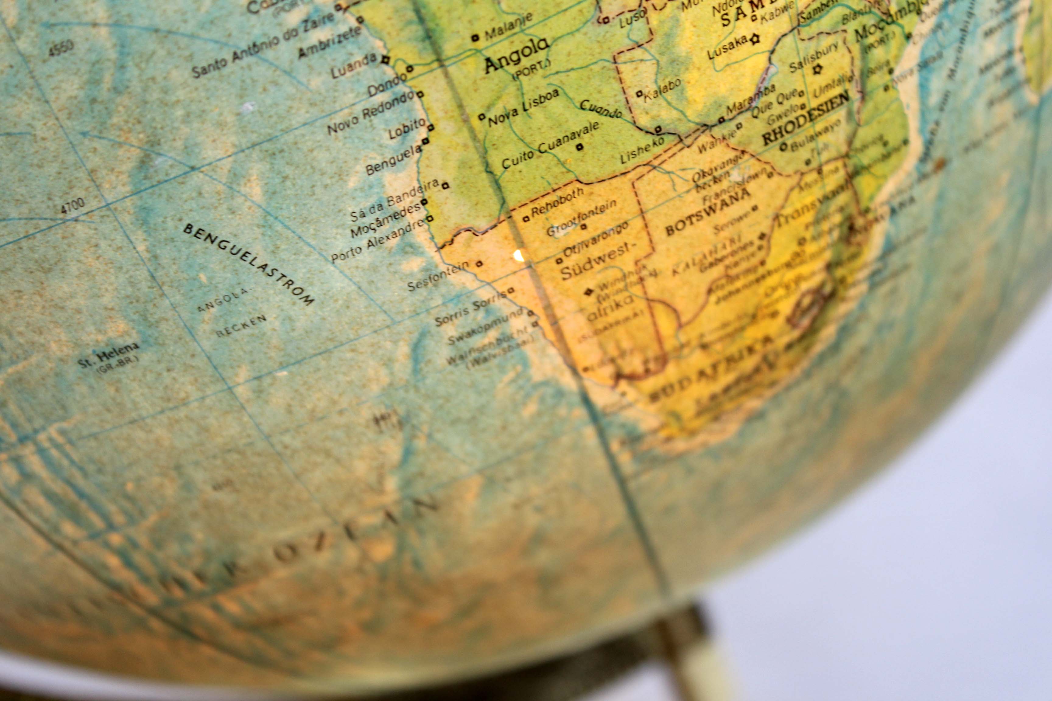 Pretty globe, Scan Globe with magnifying glass