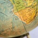 Pretty globe, Scan Globe with magnifying glass