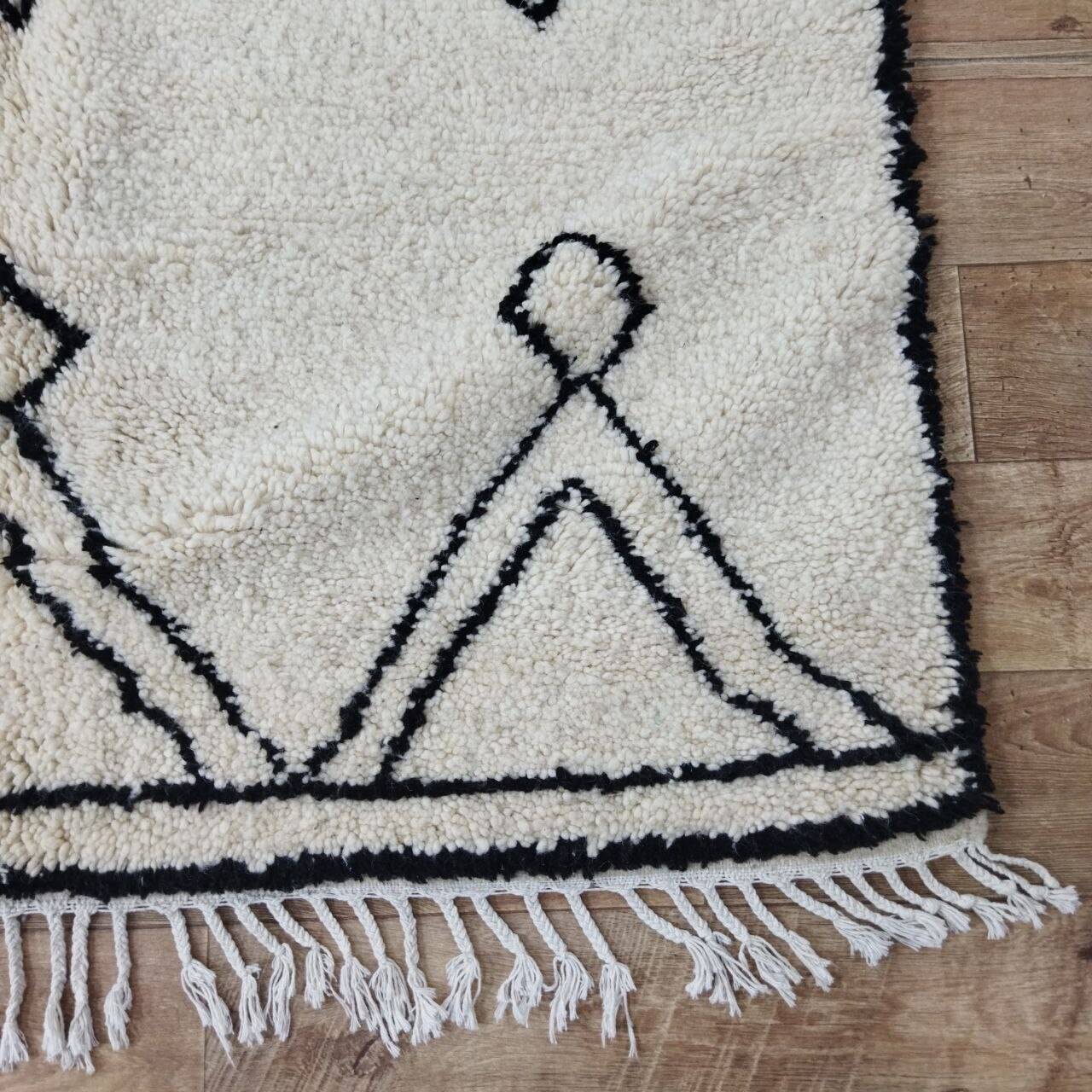 Handmade wool Berber rug 250 x 150 cm