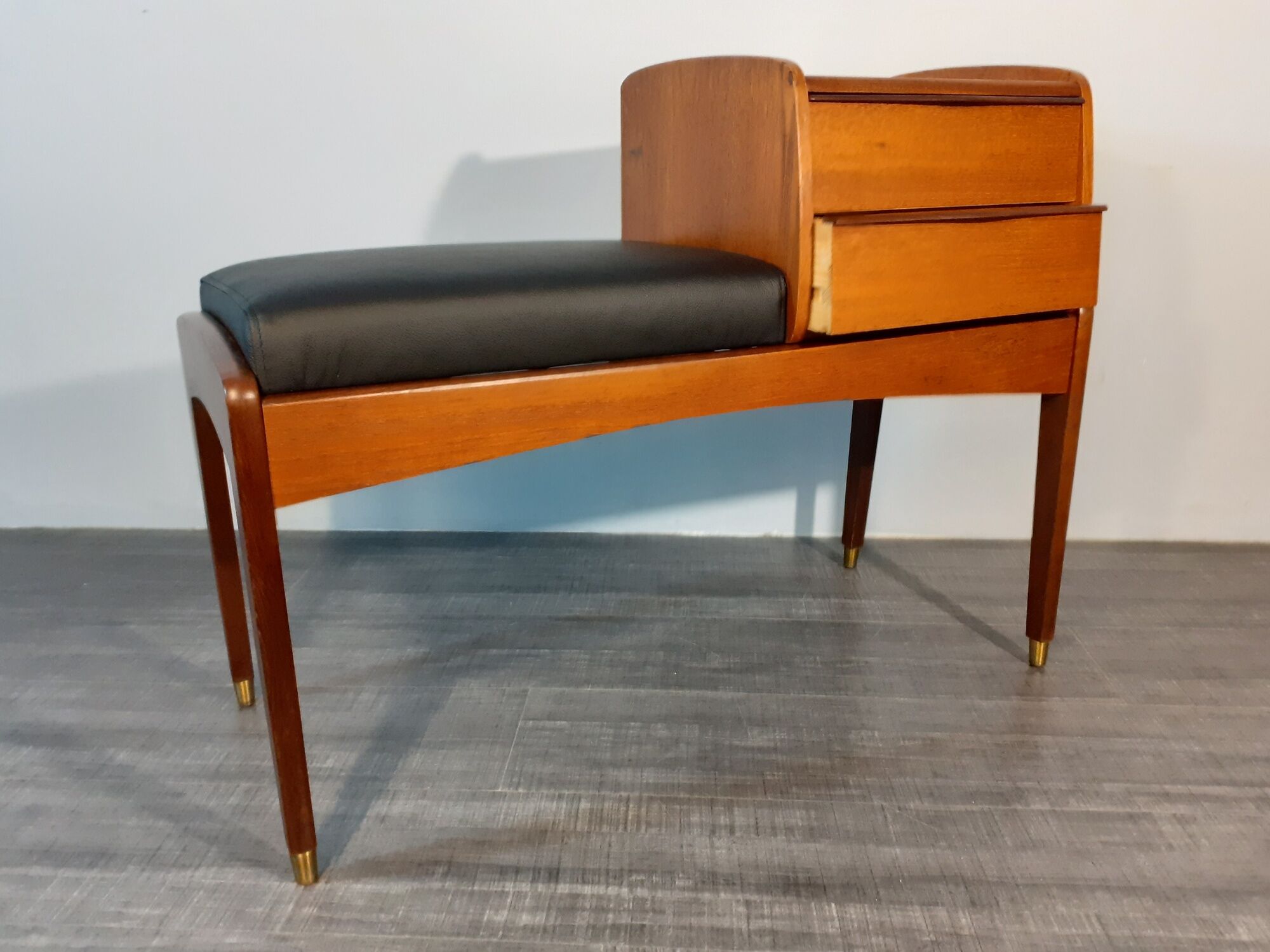 Bench phone 2 drawers in teck and black leather 1970