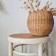 Tabouret vintage en bois courbé blanc et assise en cannage – Esprit Thonet
