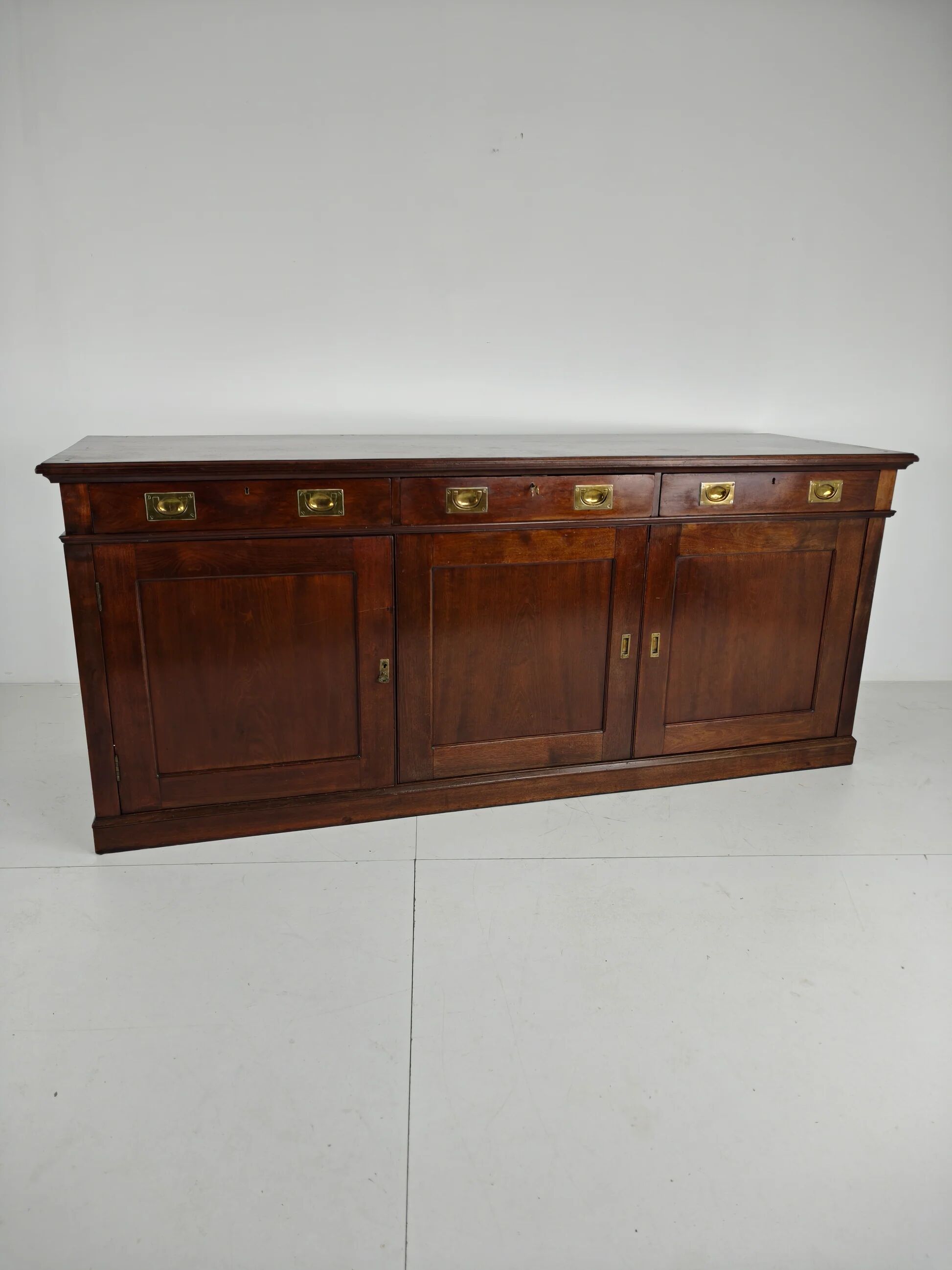 Early 20th-century English mahogany dresser / sideboard – brass campaign hardware