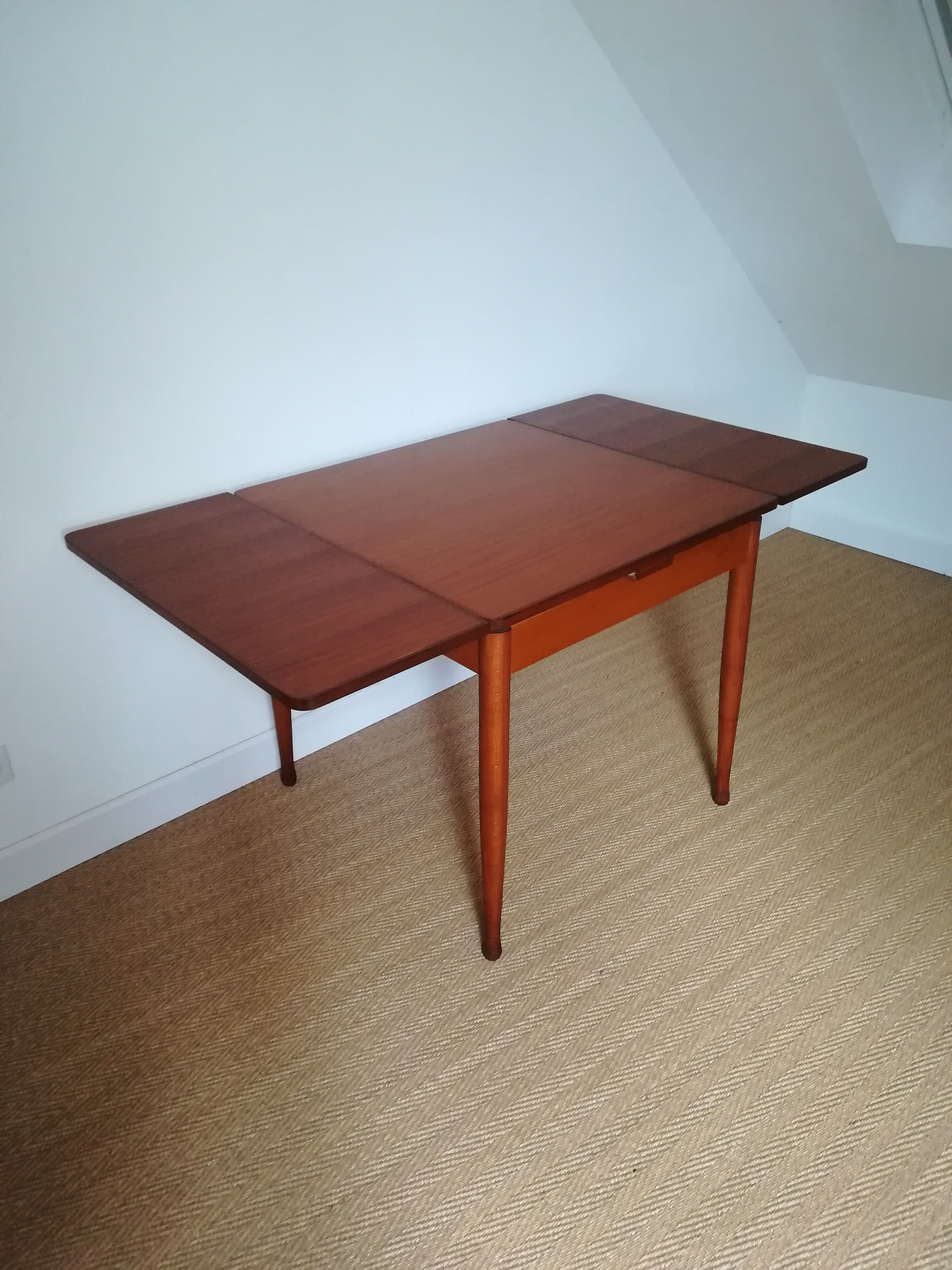 Extensible table