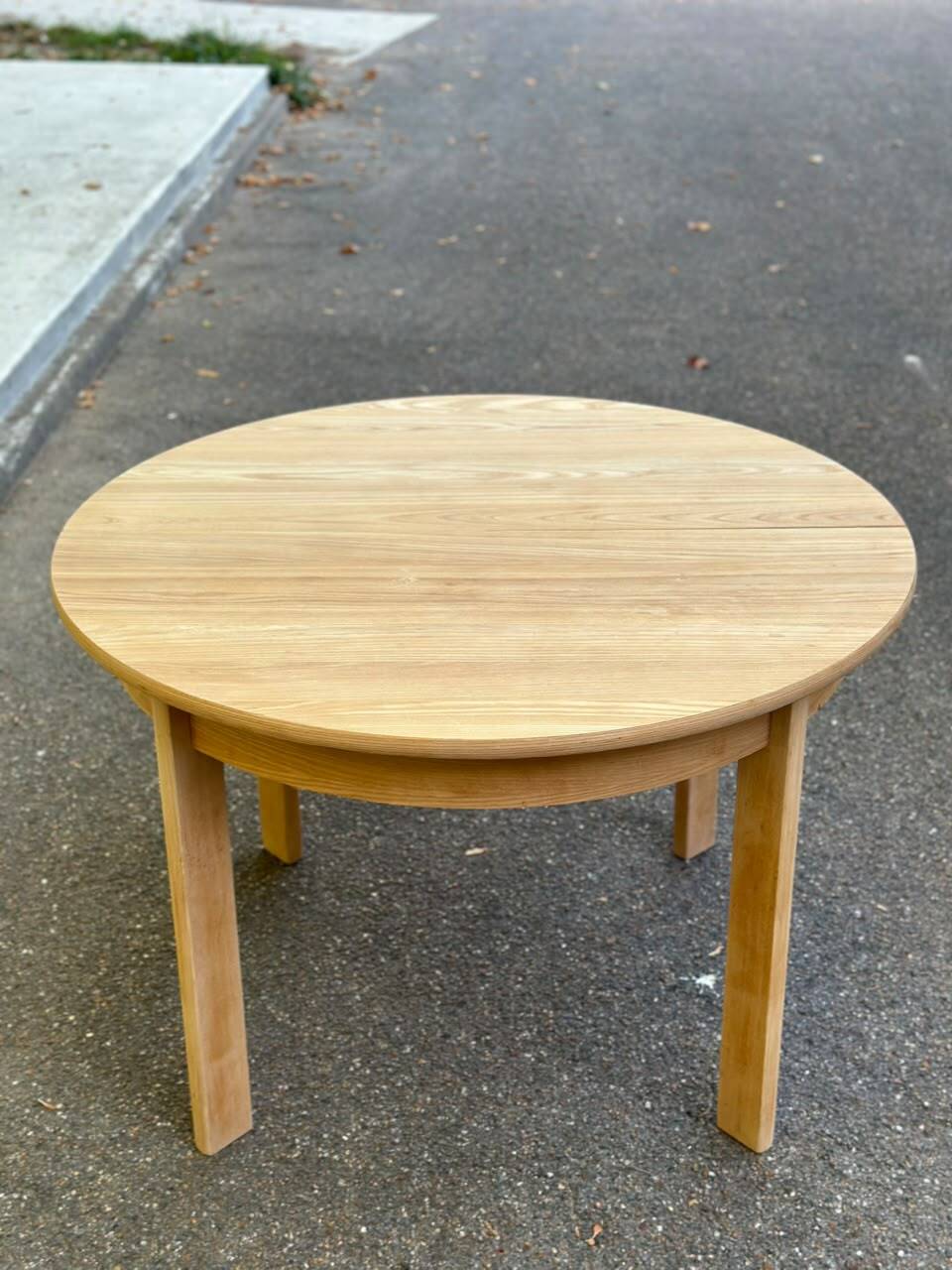 Table ronde extensible scandinave en bois clair décapé rallonge intégrée 19