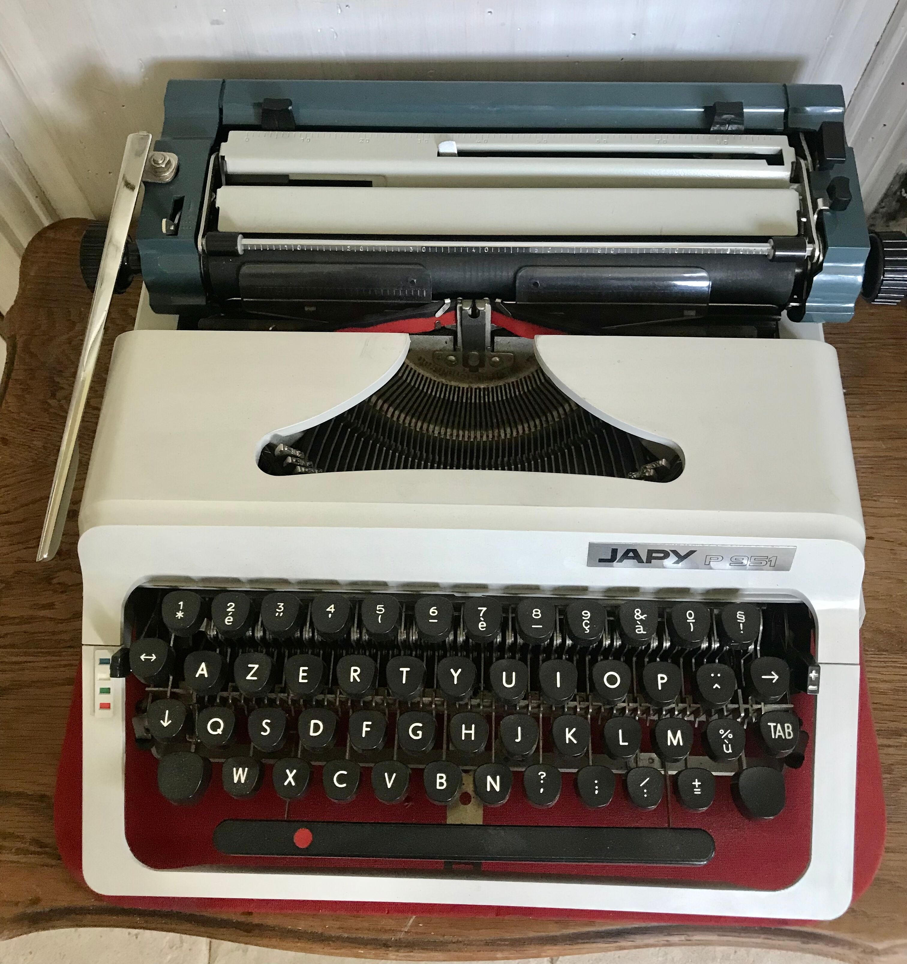 Machine à écrire Japy 951 vintage