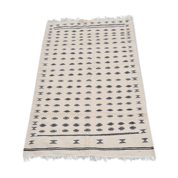 Handmade black and white Berber-patterned carpet  190x121cm