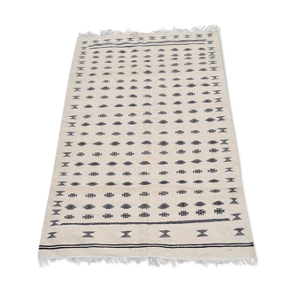 Handmade black and white Berber-patterned carpet  190x121cm