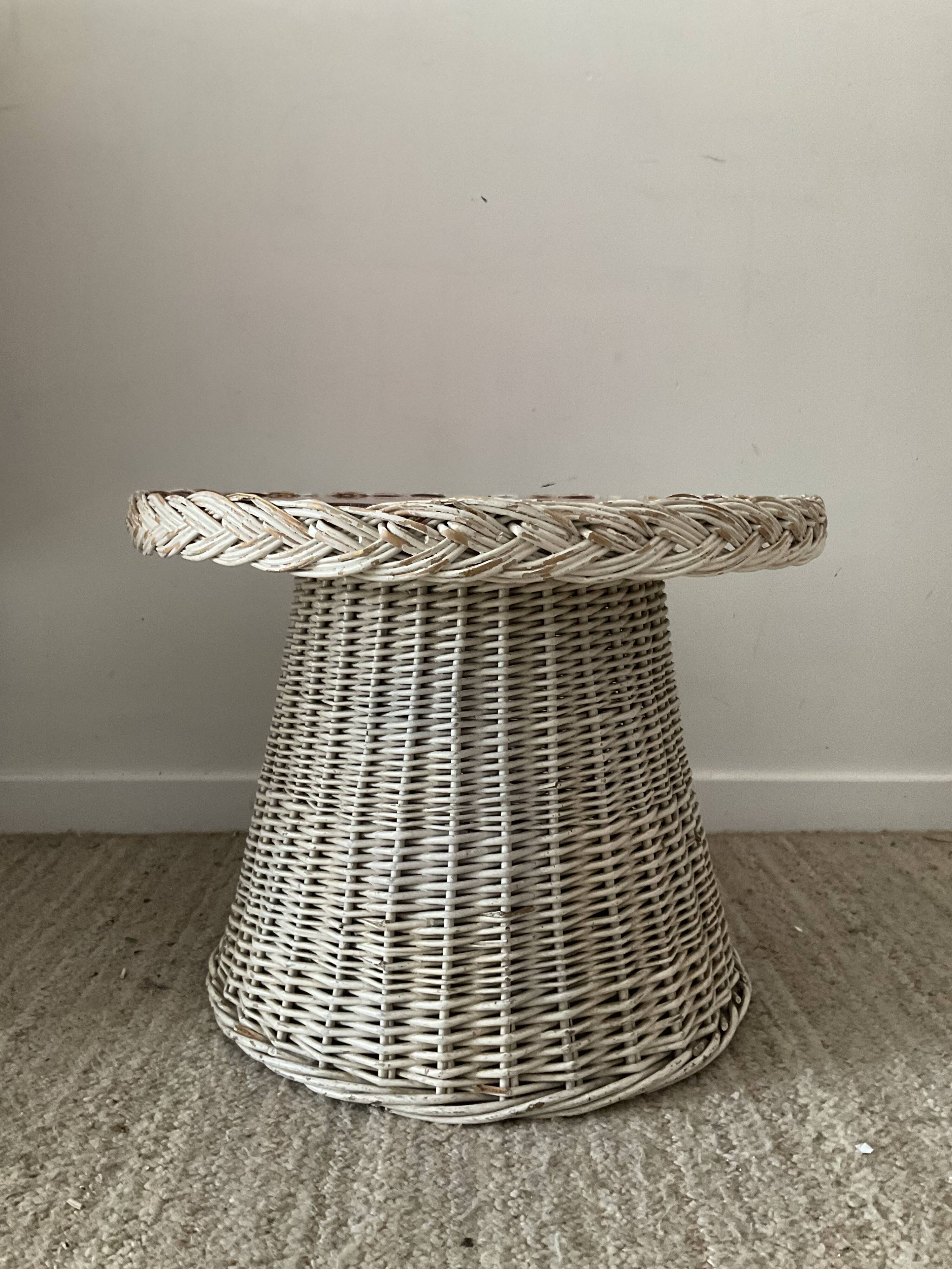 Vintage side table in rattan and formica