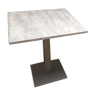 Table carrée et 2 chaises