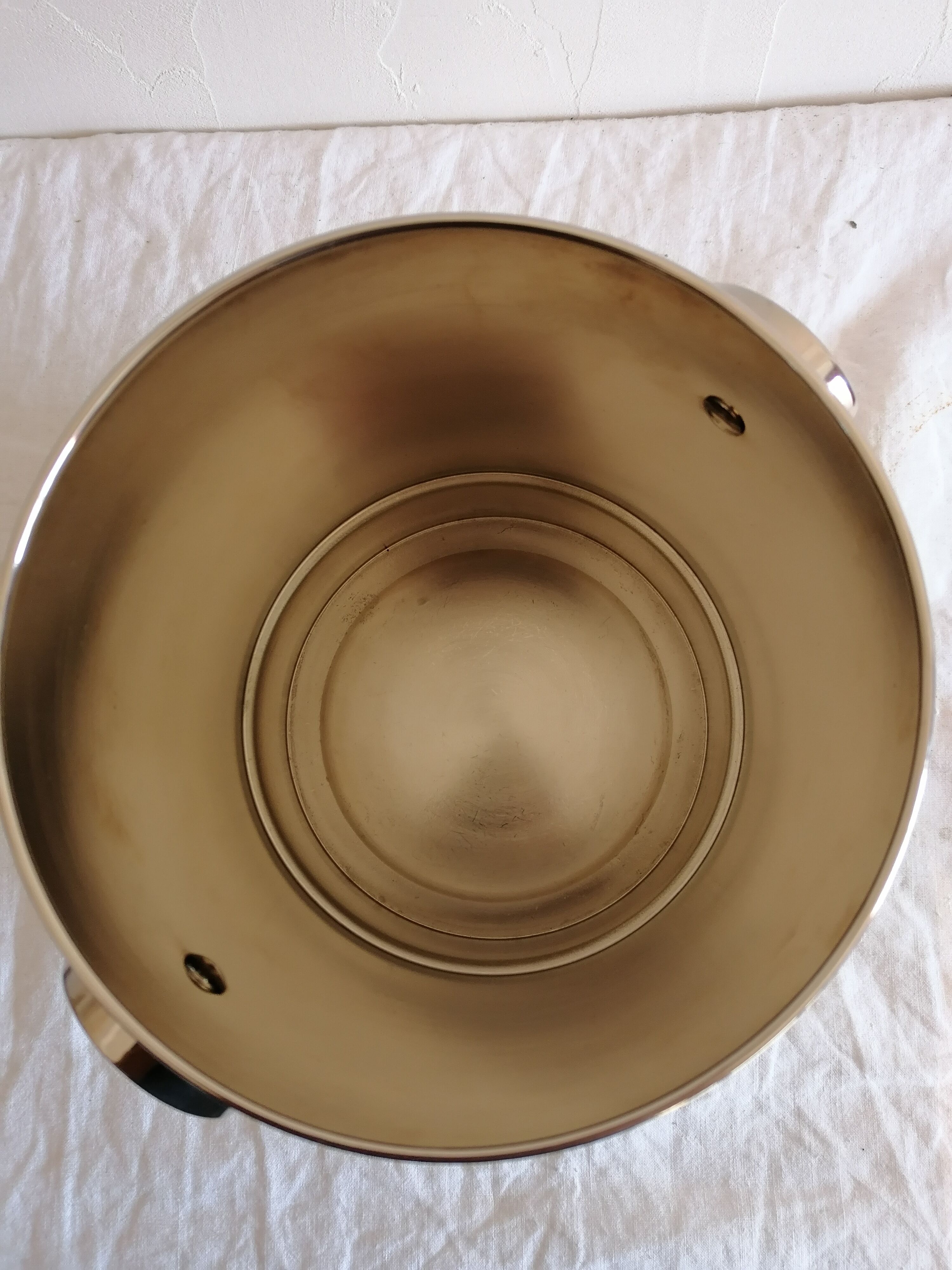 Design champagne bucket. chrome-plated steel