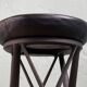2 tabourets pivotant design Yamakado en cuir noir