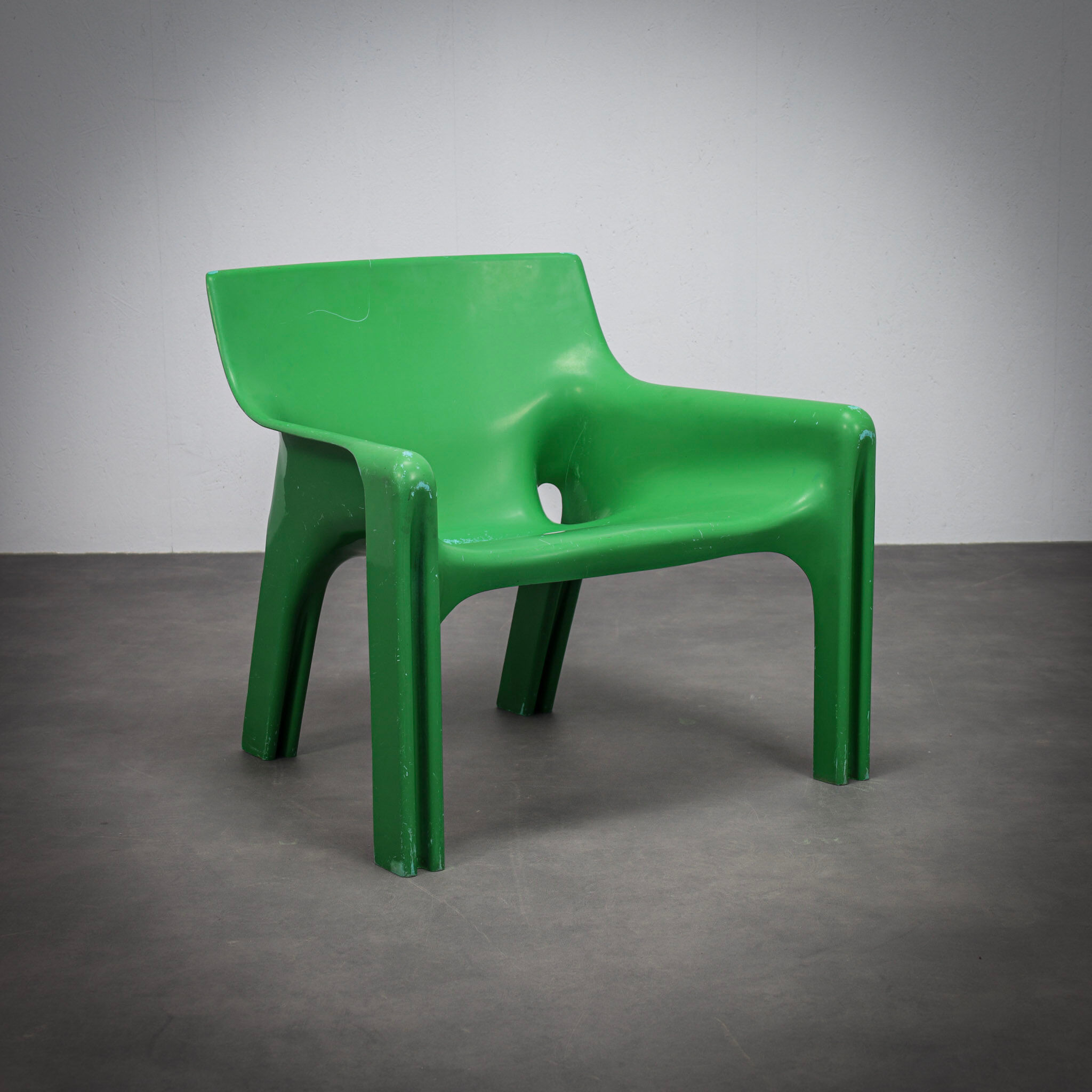 Pair of Vicario armchairs by Vico Magistretti for Artemide, Italy, 1970s.