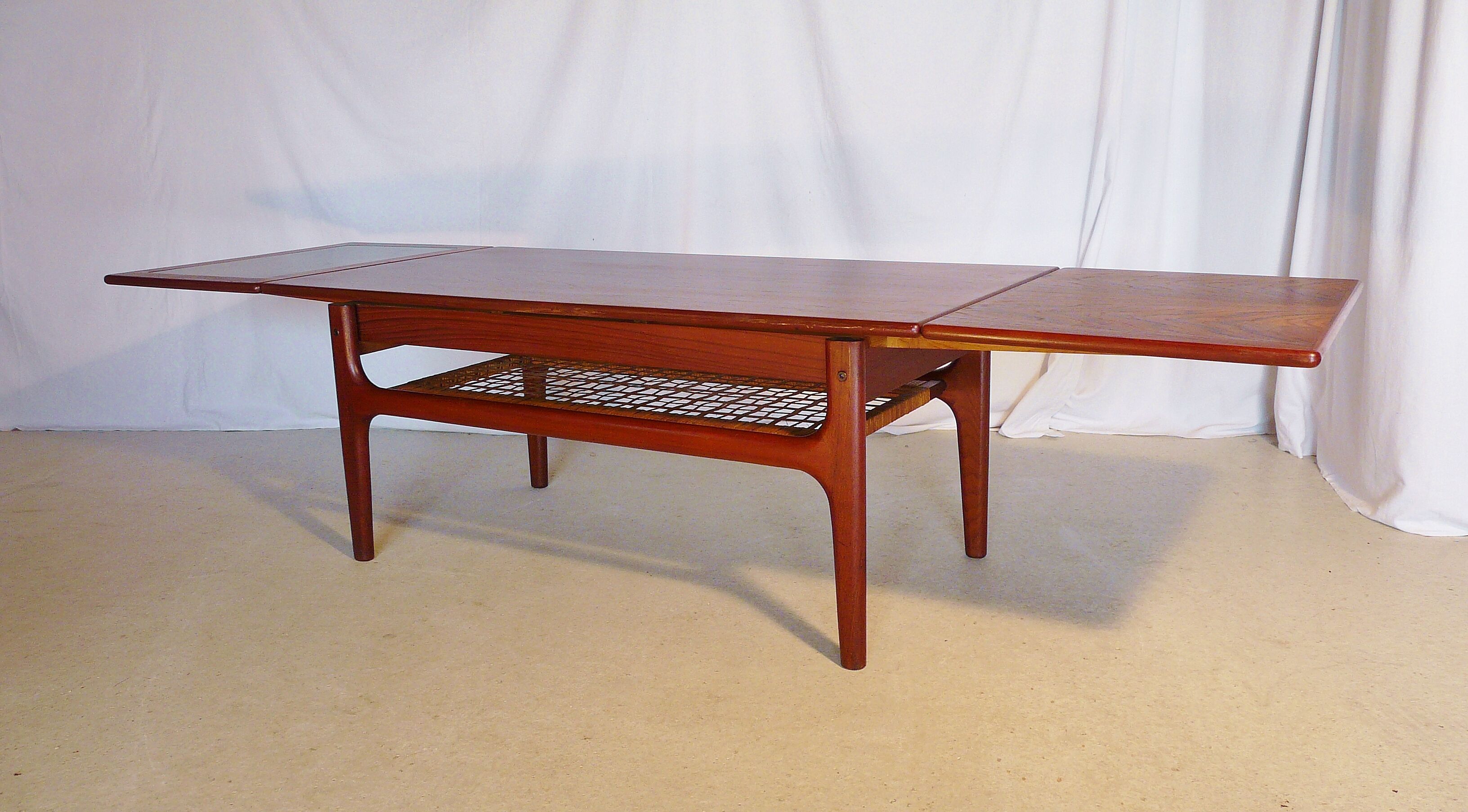 Expandable Scandinavian teak coffee table