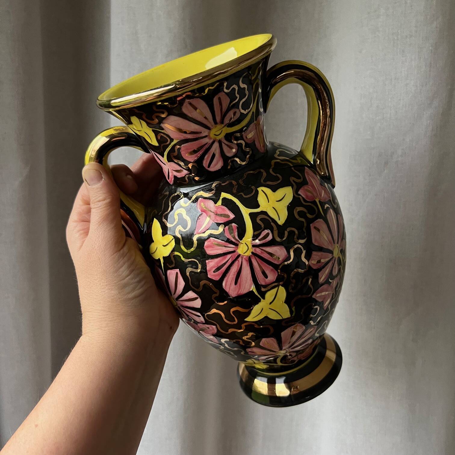 Black and gold amphora vase "Monaco"