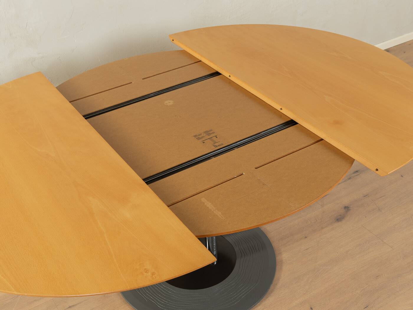 Postmodern dining table, Leolux