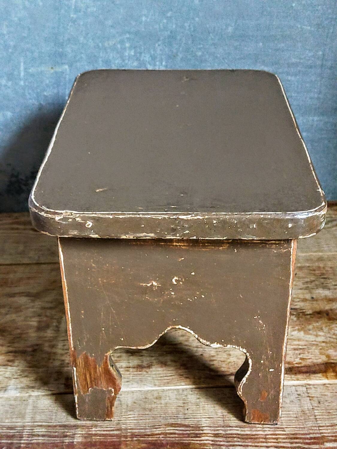Mini-bench stool in old patinated solid wood