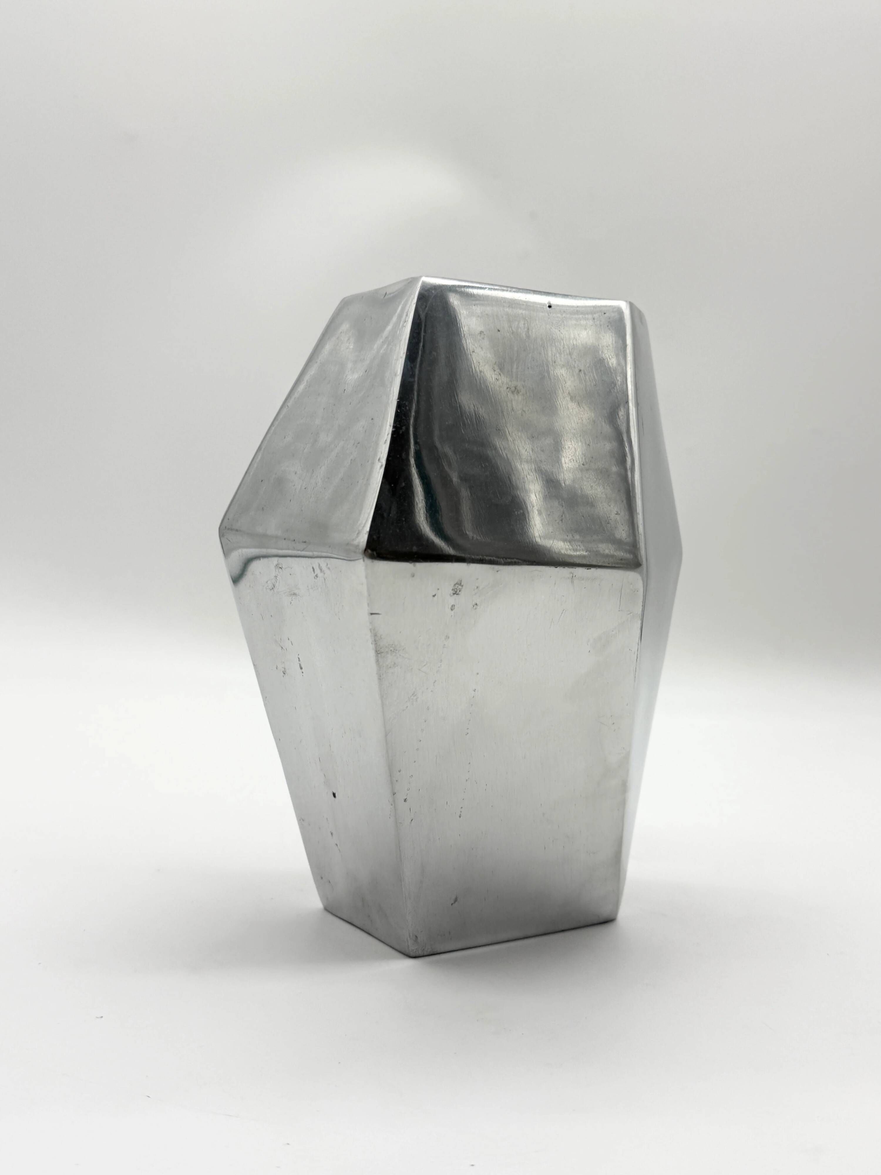 Vase "Prisme" en fonte d’aluminium, années 1980