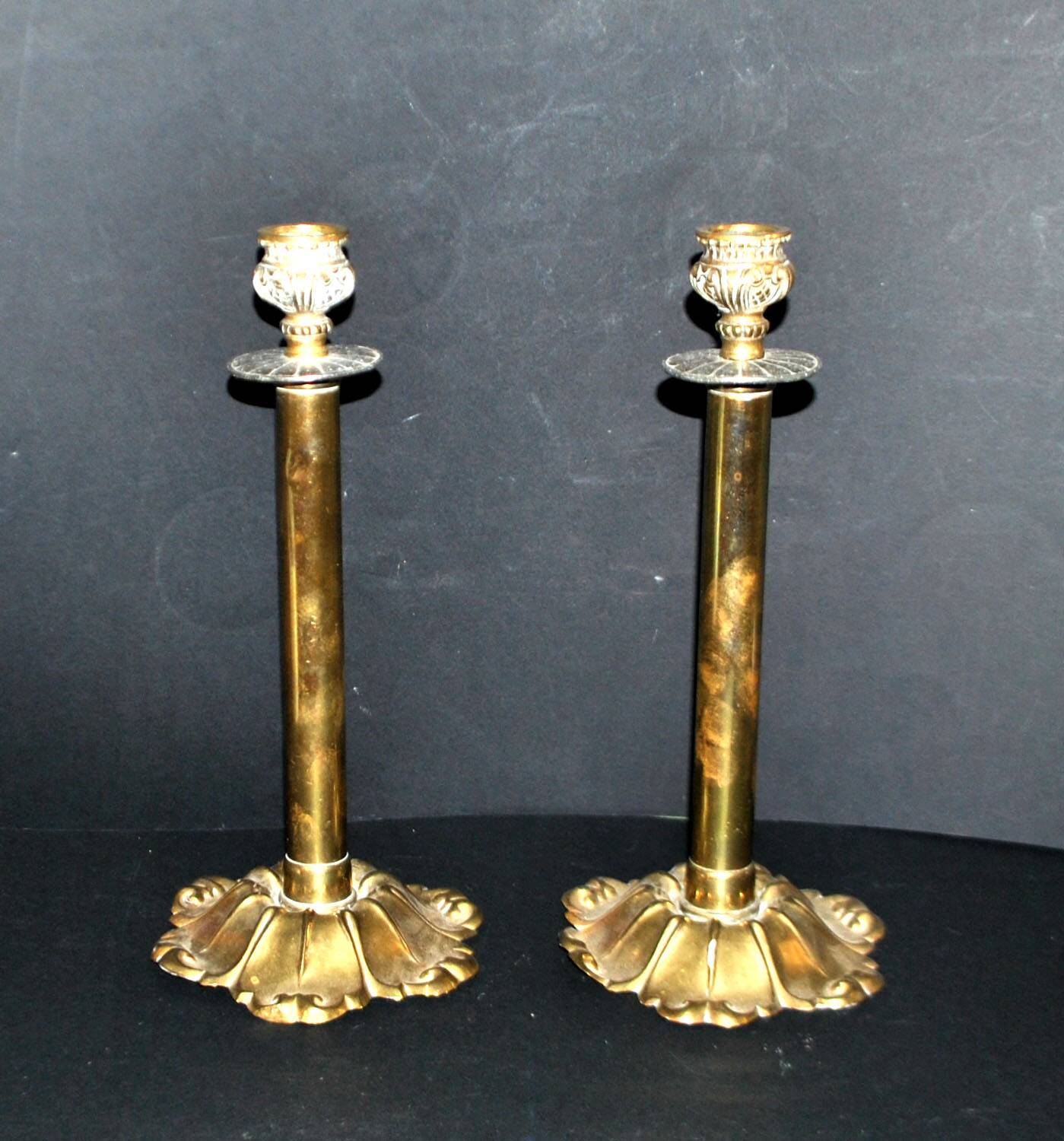 Lot of 2 antique brass and gilded bronze candle holders with acanthus decoration.