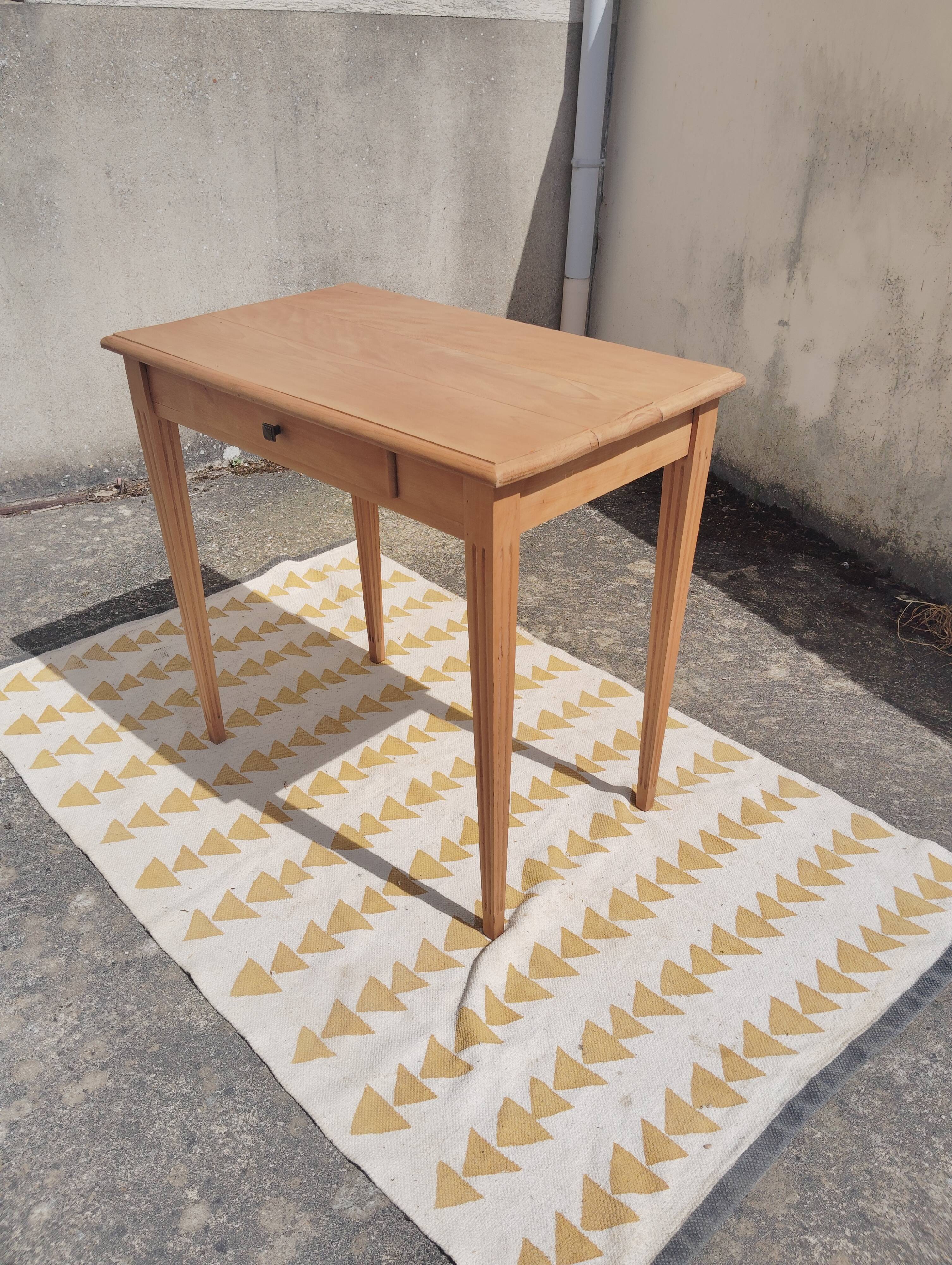 Table d'appoint ou bureau hêtre massif