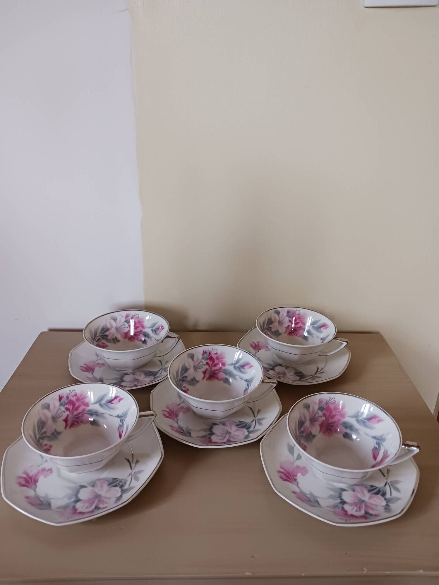 Tasses et sous tasses , années 50 .