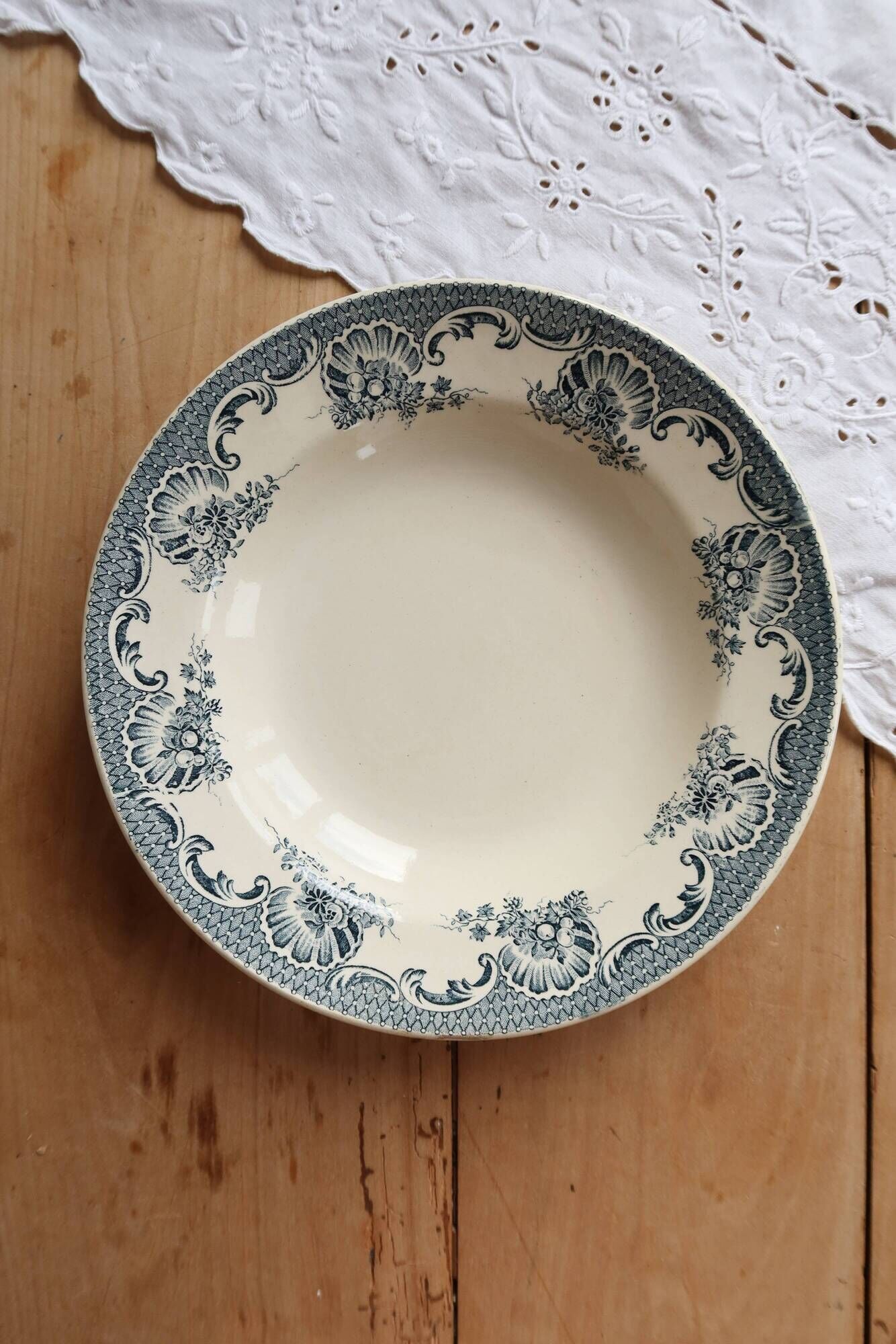 Vintage hollow plate Lavallière - Moulin des Loups - Floral rim