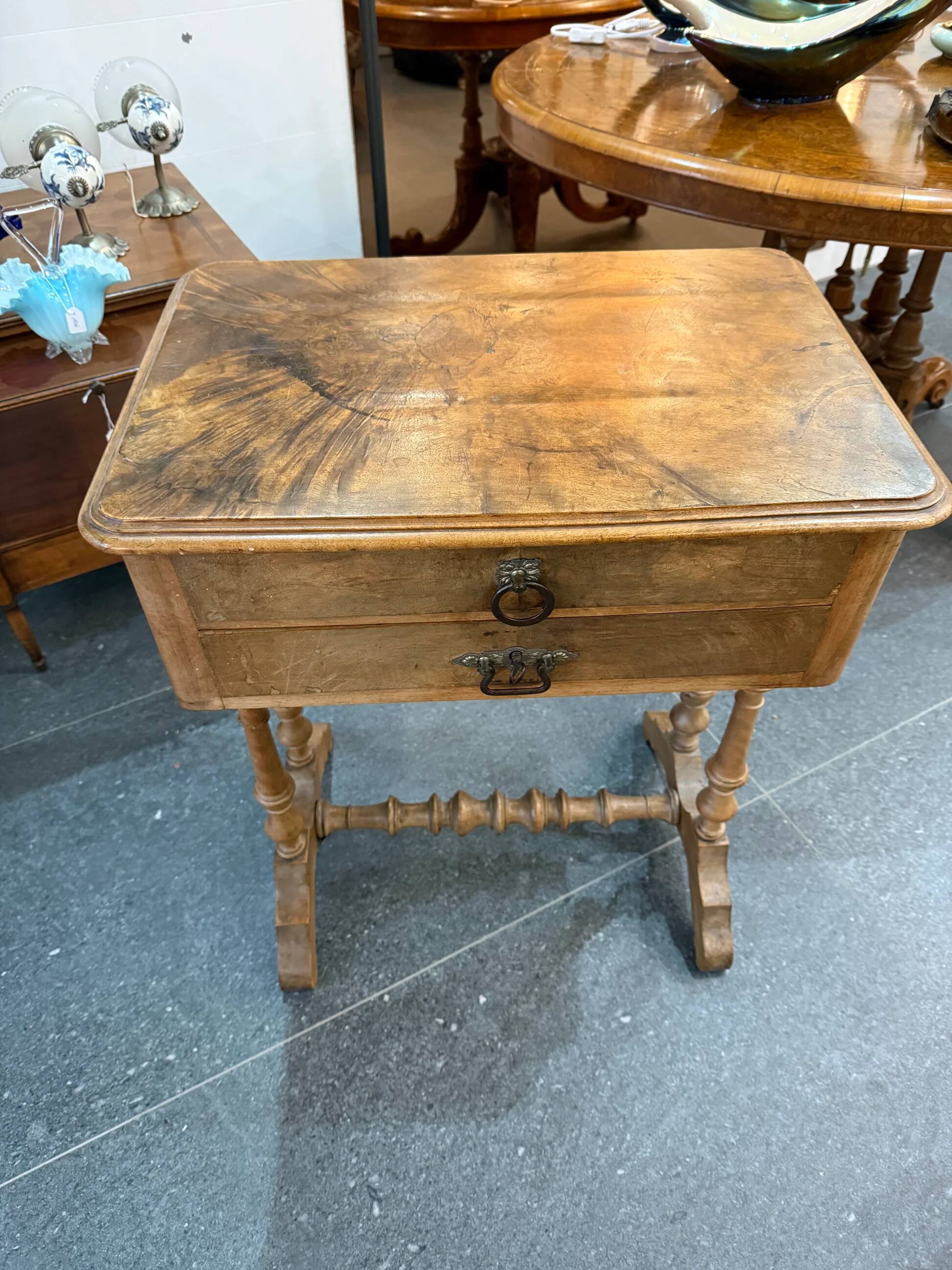 Table de salon / travailleuse ancienne en bois – XIXe siècle