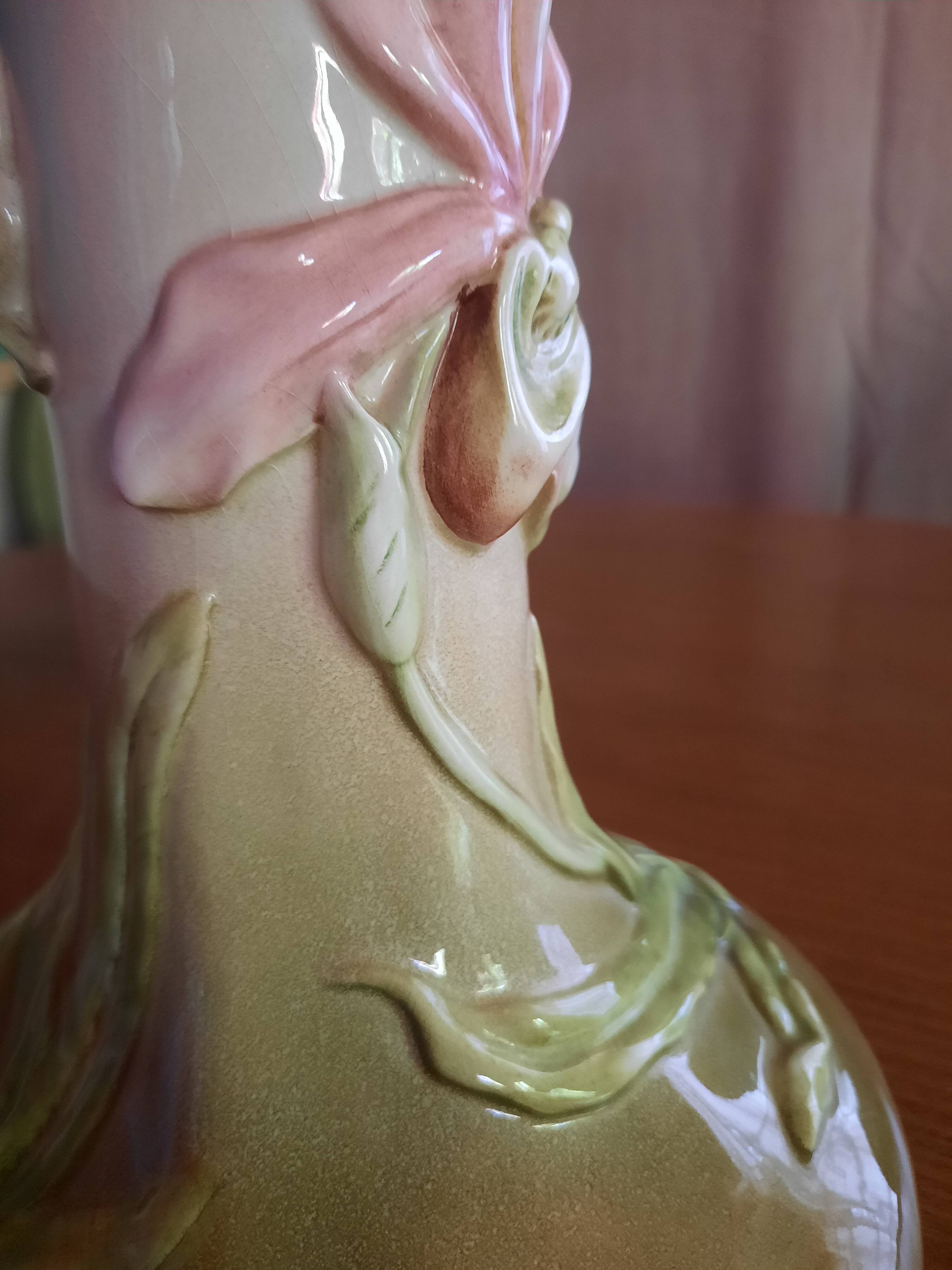 Orchid-patterned earthenware table lamp