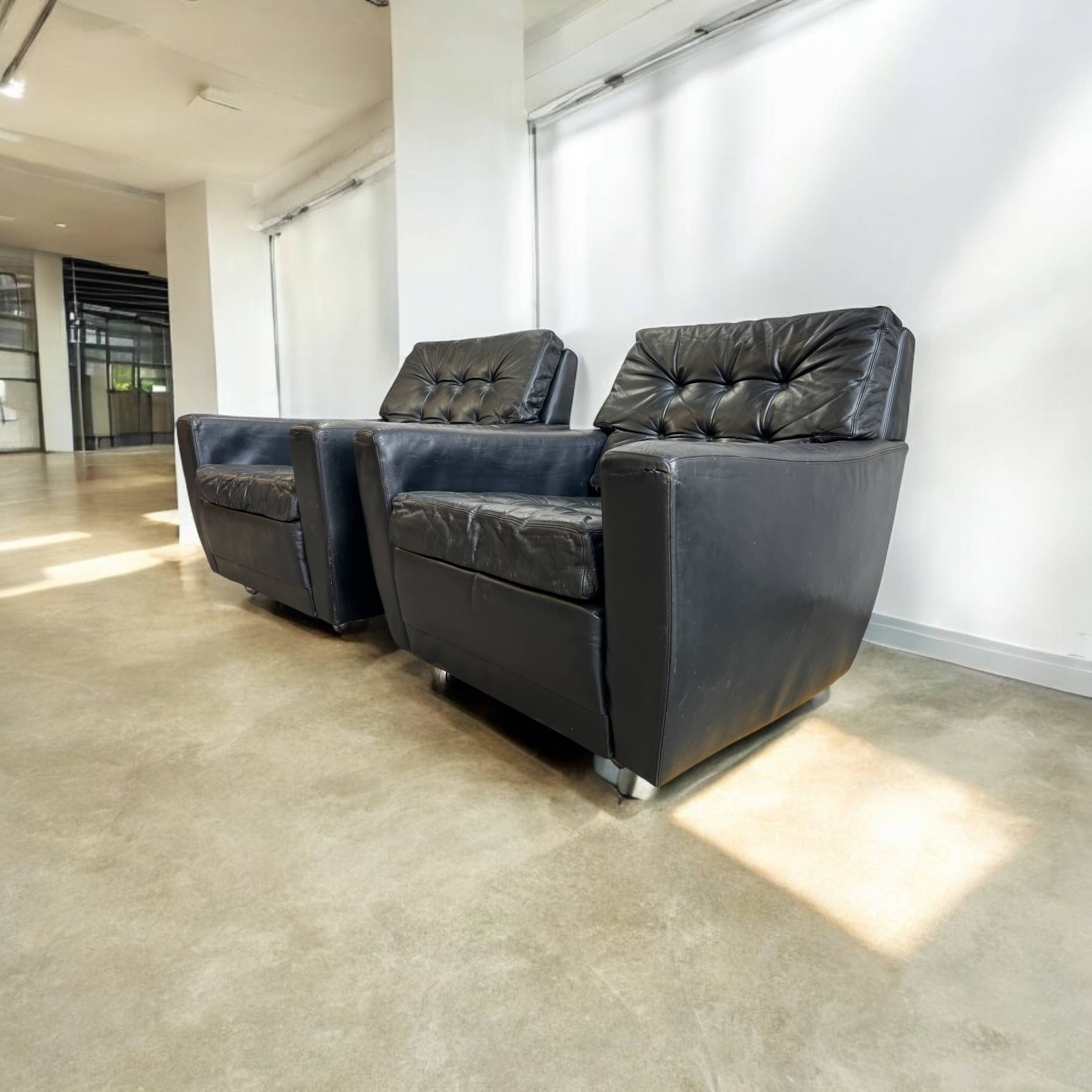 Set of 2 vintage individual seats/armchairs/club seats