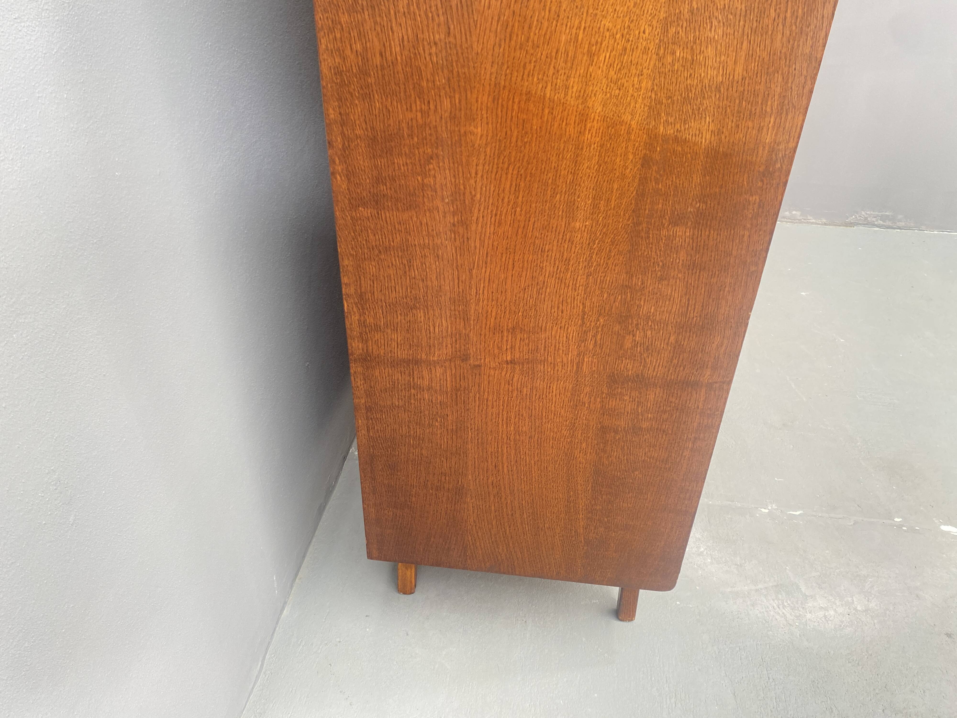 Armoire en noyer de Jitona, années 1970, Tchécoslovaquie