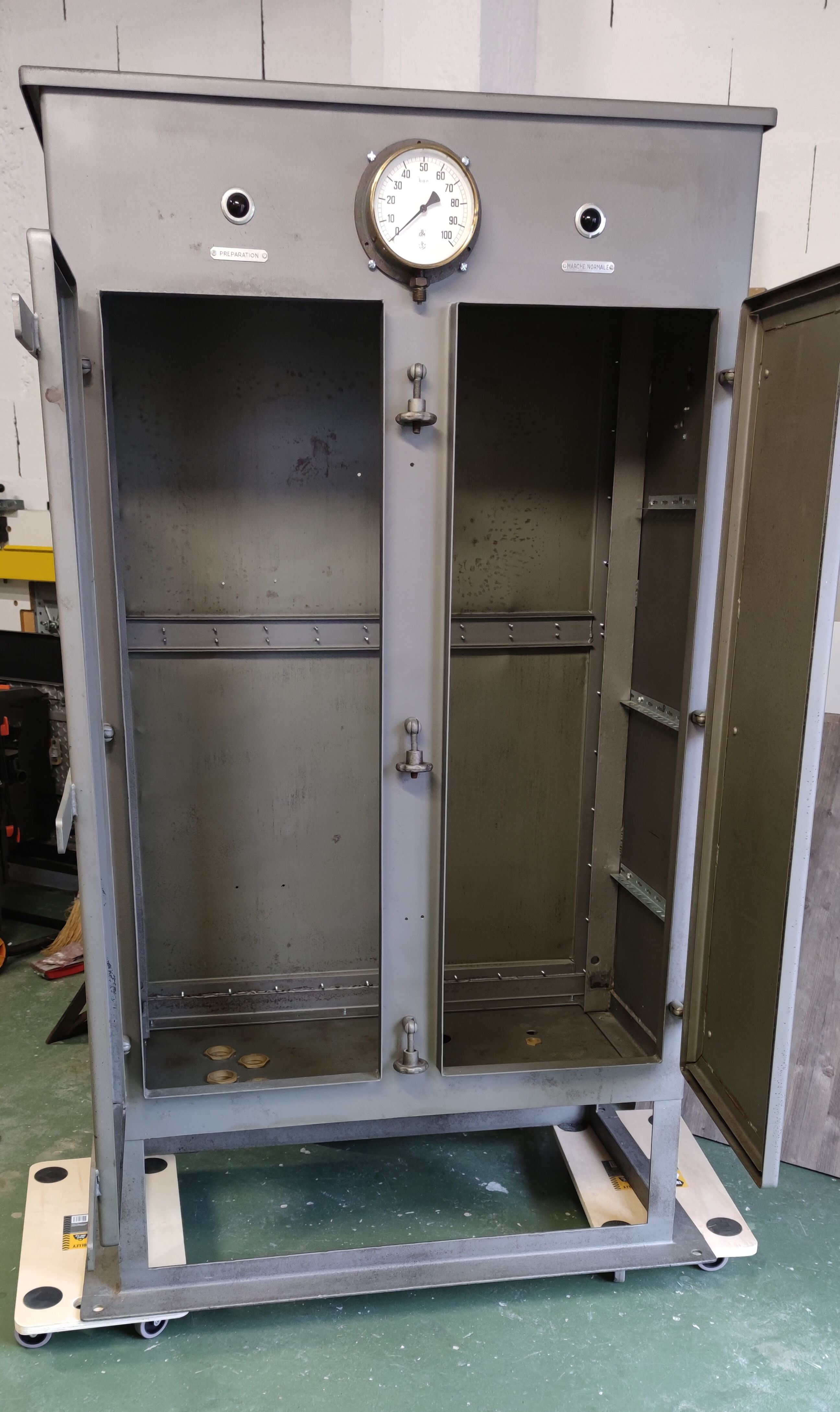 Armoire métallique électrique