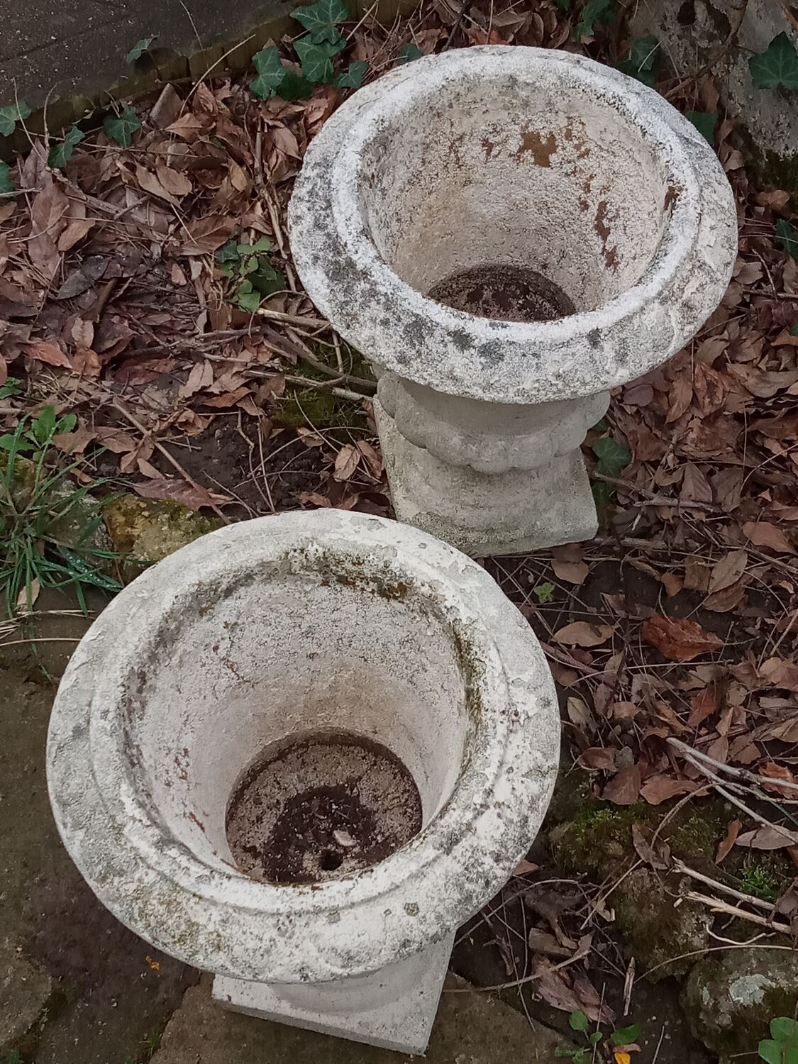 Pair of Medici vases in reconstituted stone
