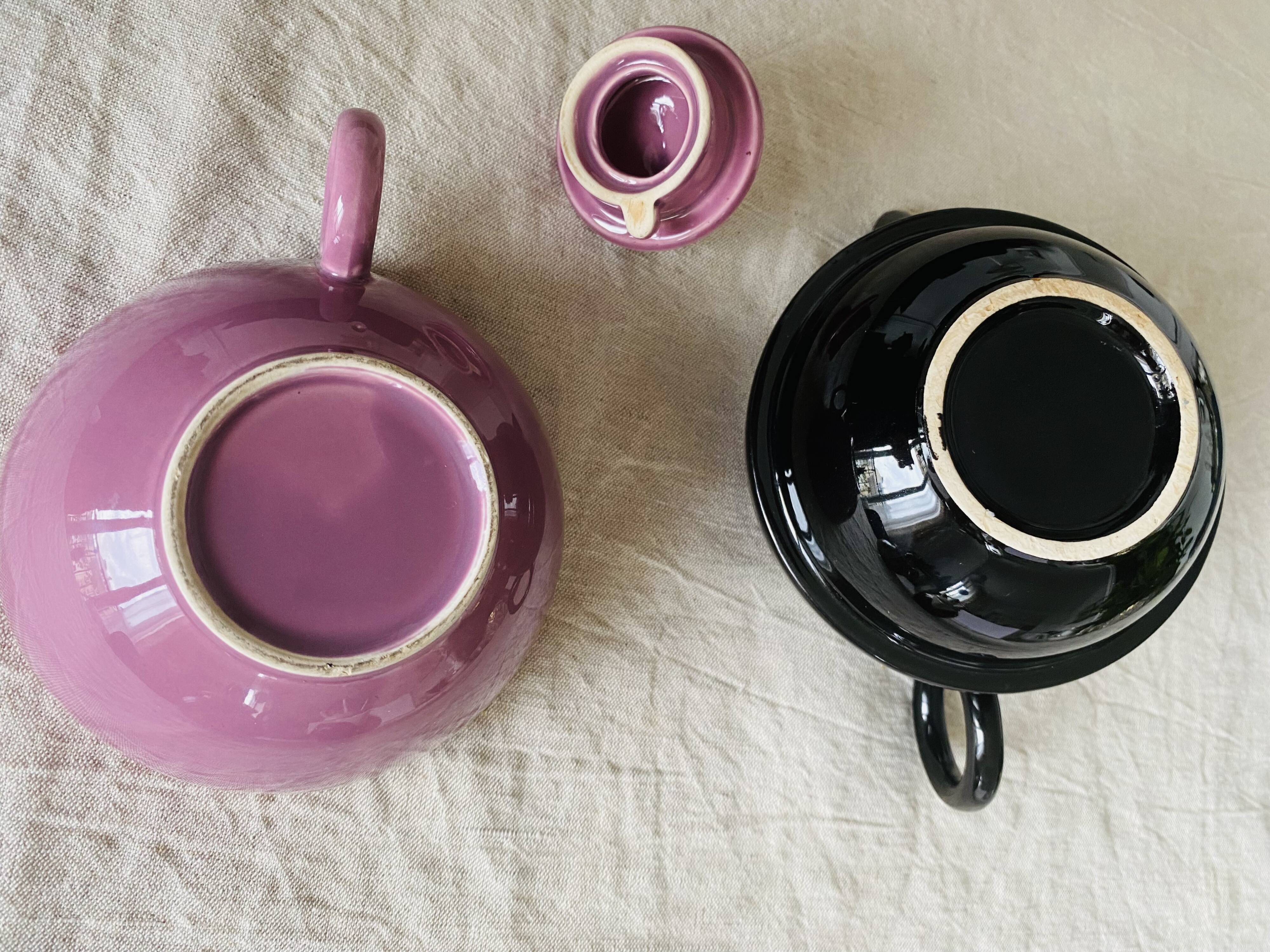 Selfish teapot and its cup